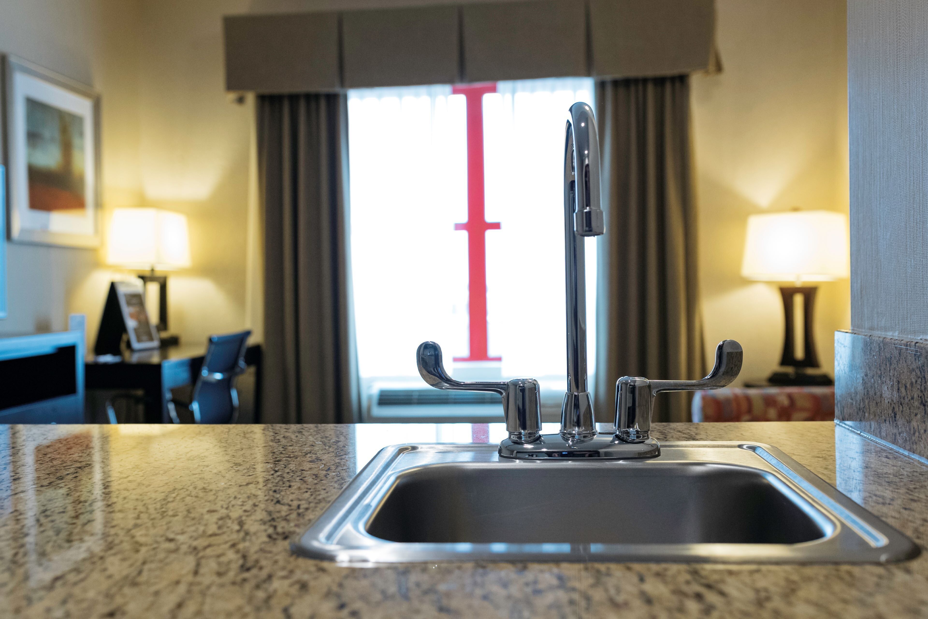 Holiday Inn Express & Suites Olathe North