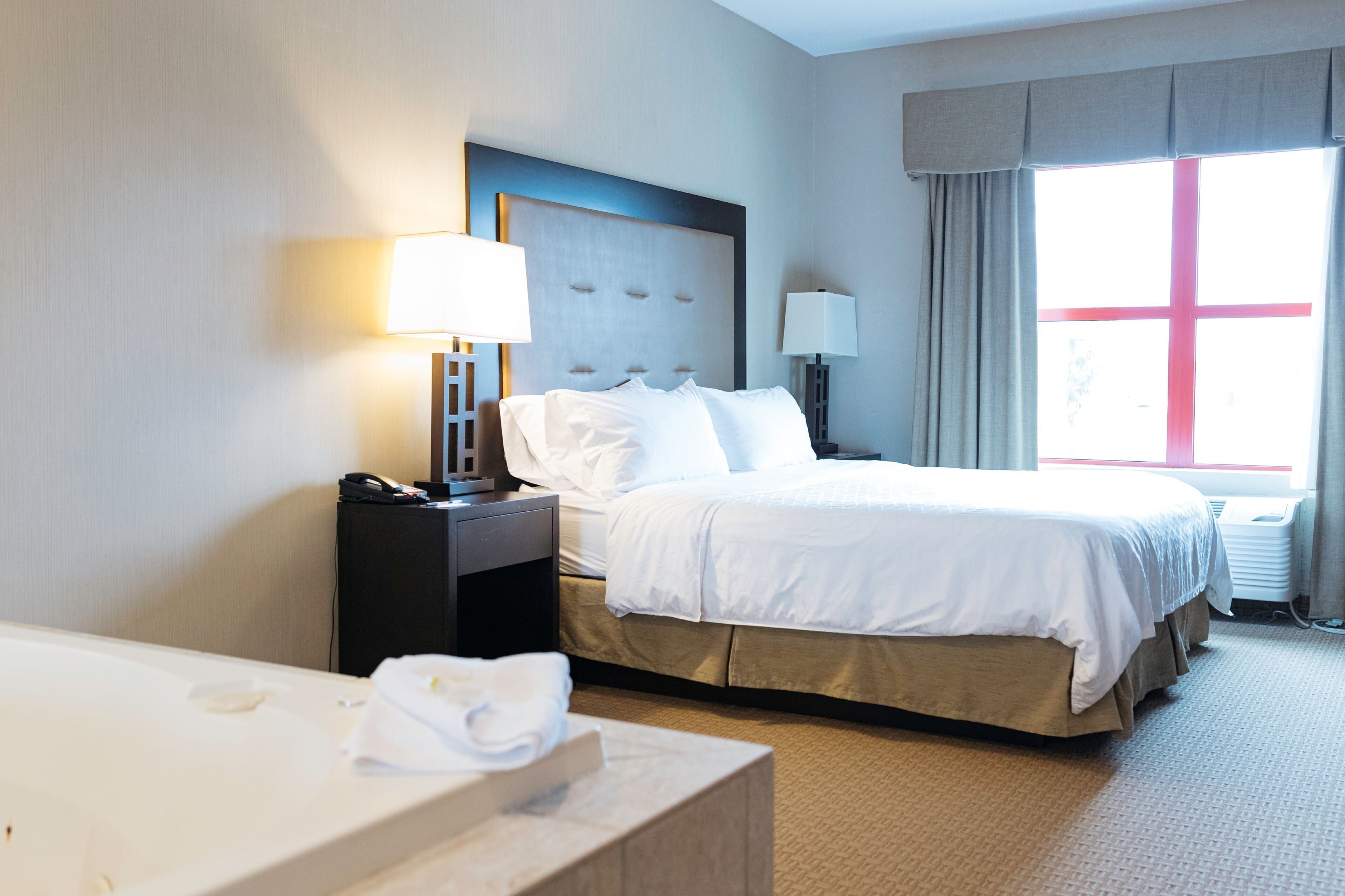 Holiday Inn Express & Suites Olathe North