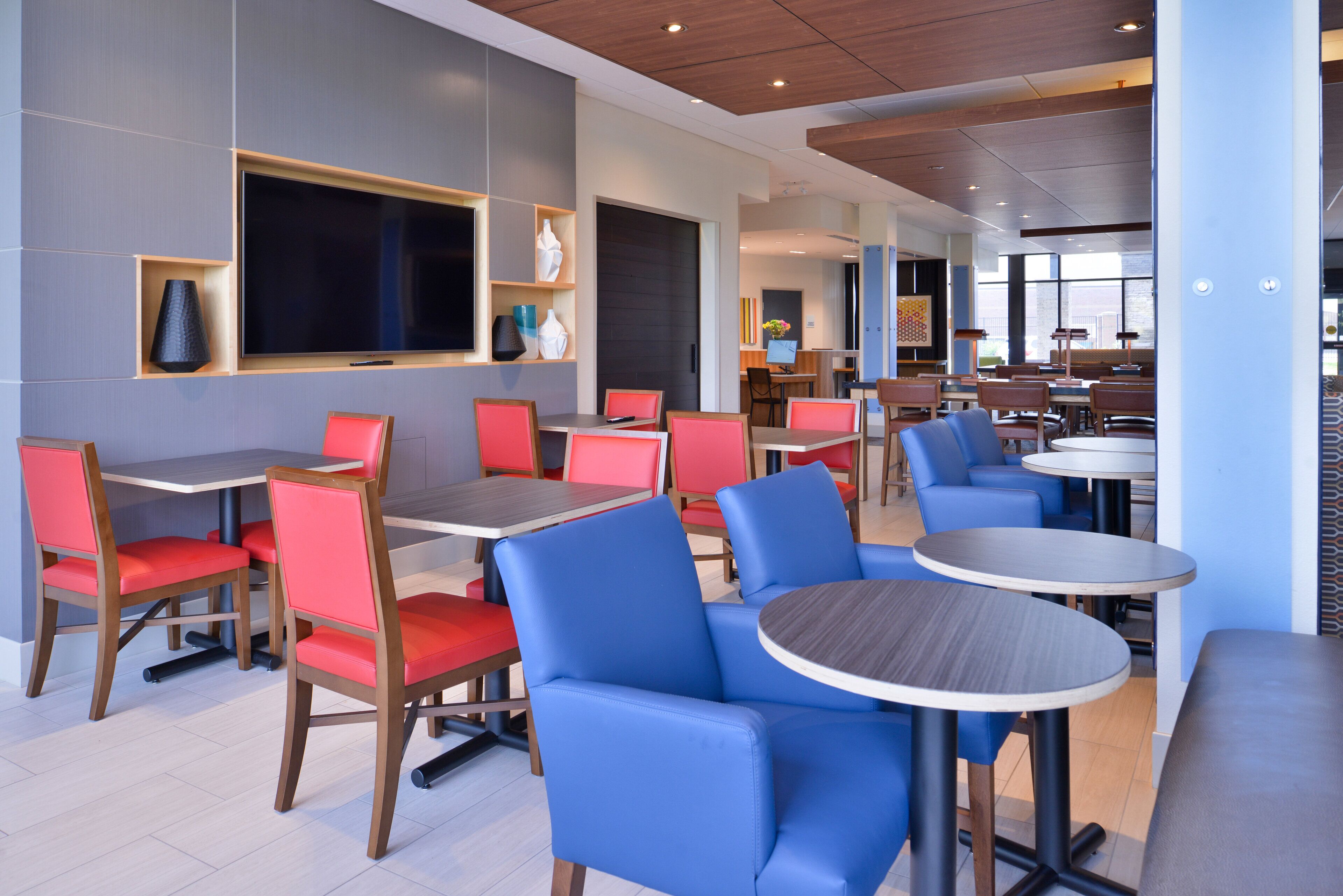 Holiday Inn Express & Suites Olathe West