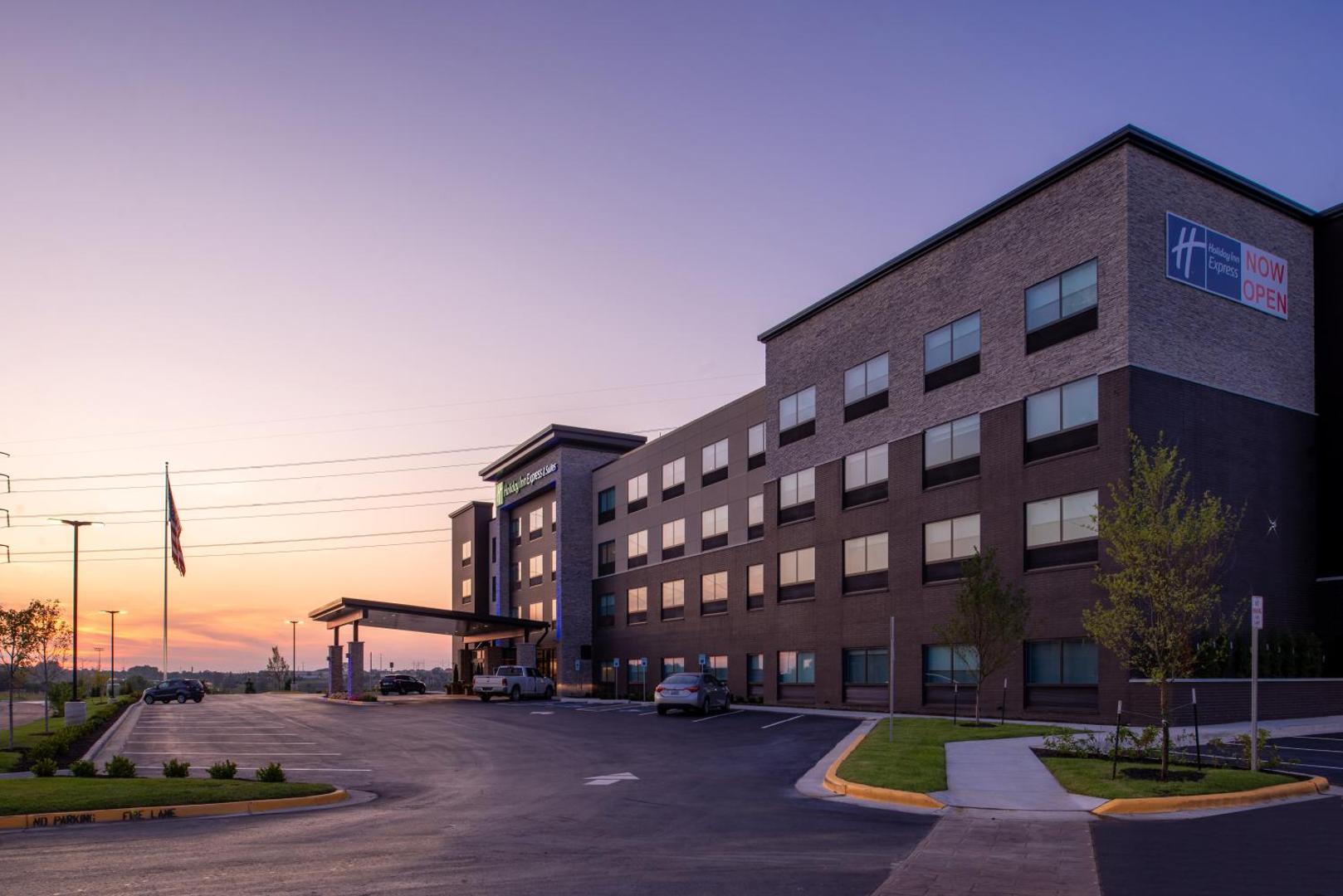 Holiday Inn Express & Suites Olathe West