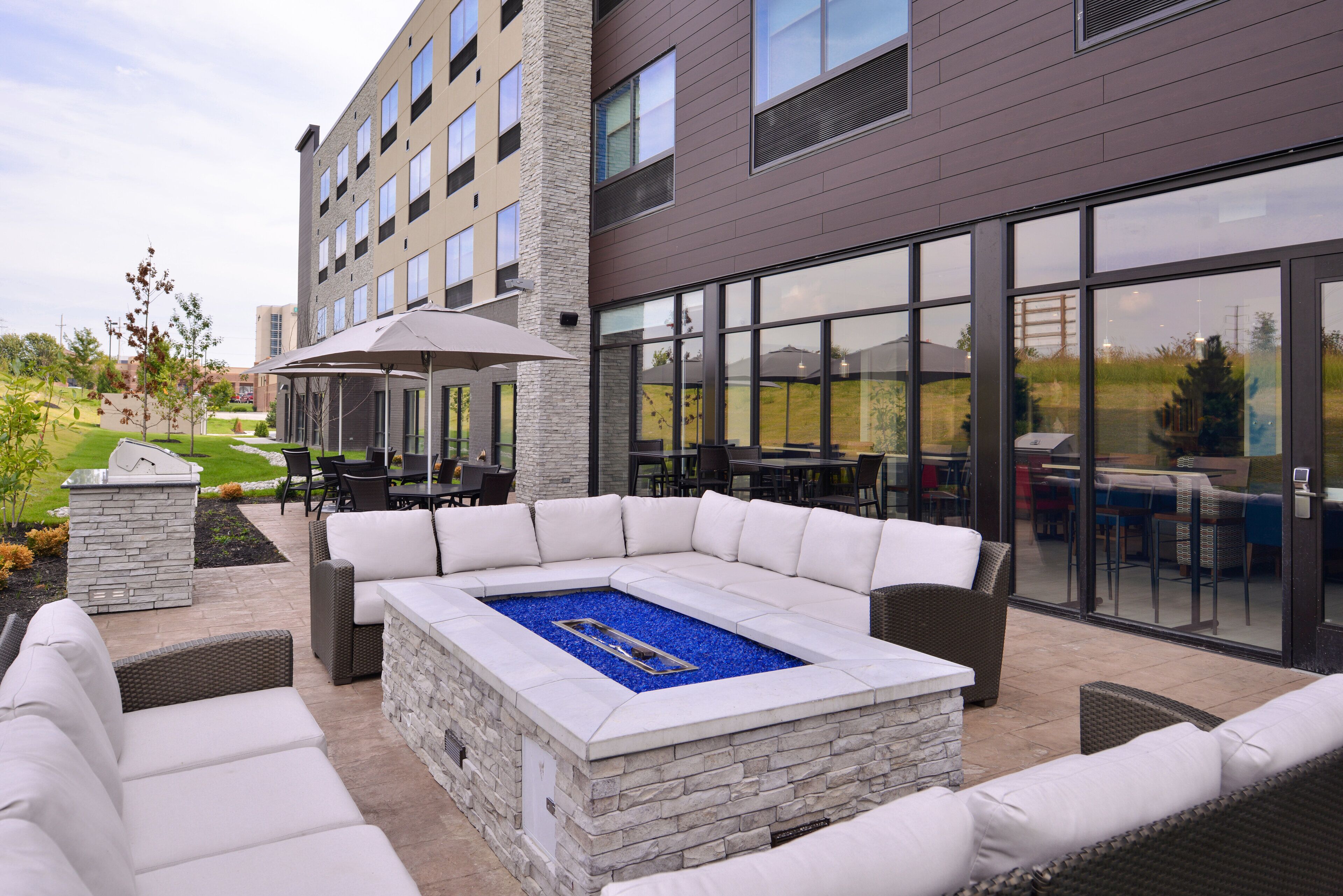 Holiday Inn Express & Suites Olathe West