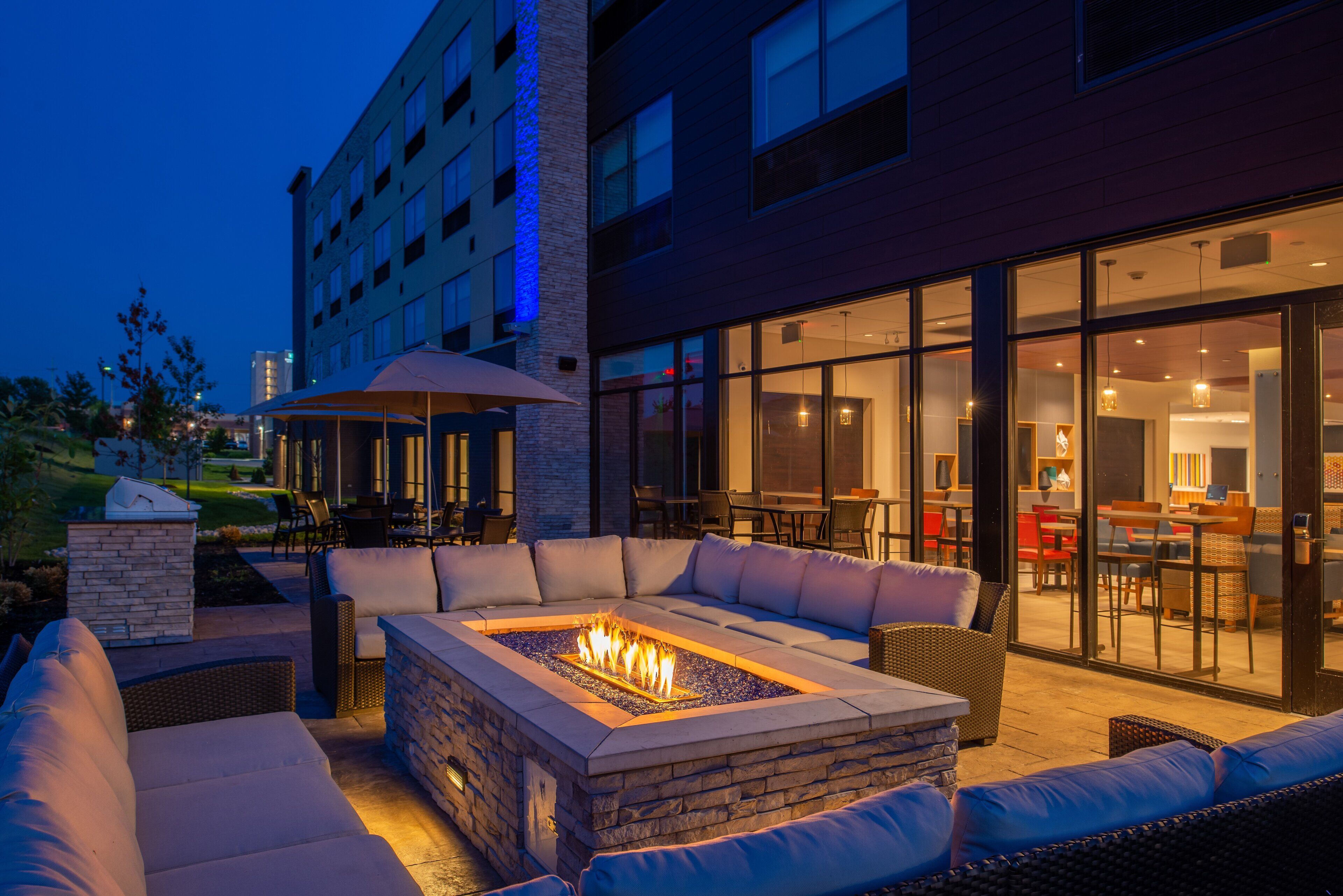 Holiday Inn Express & Suites Olathe West