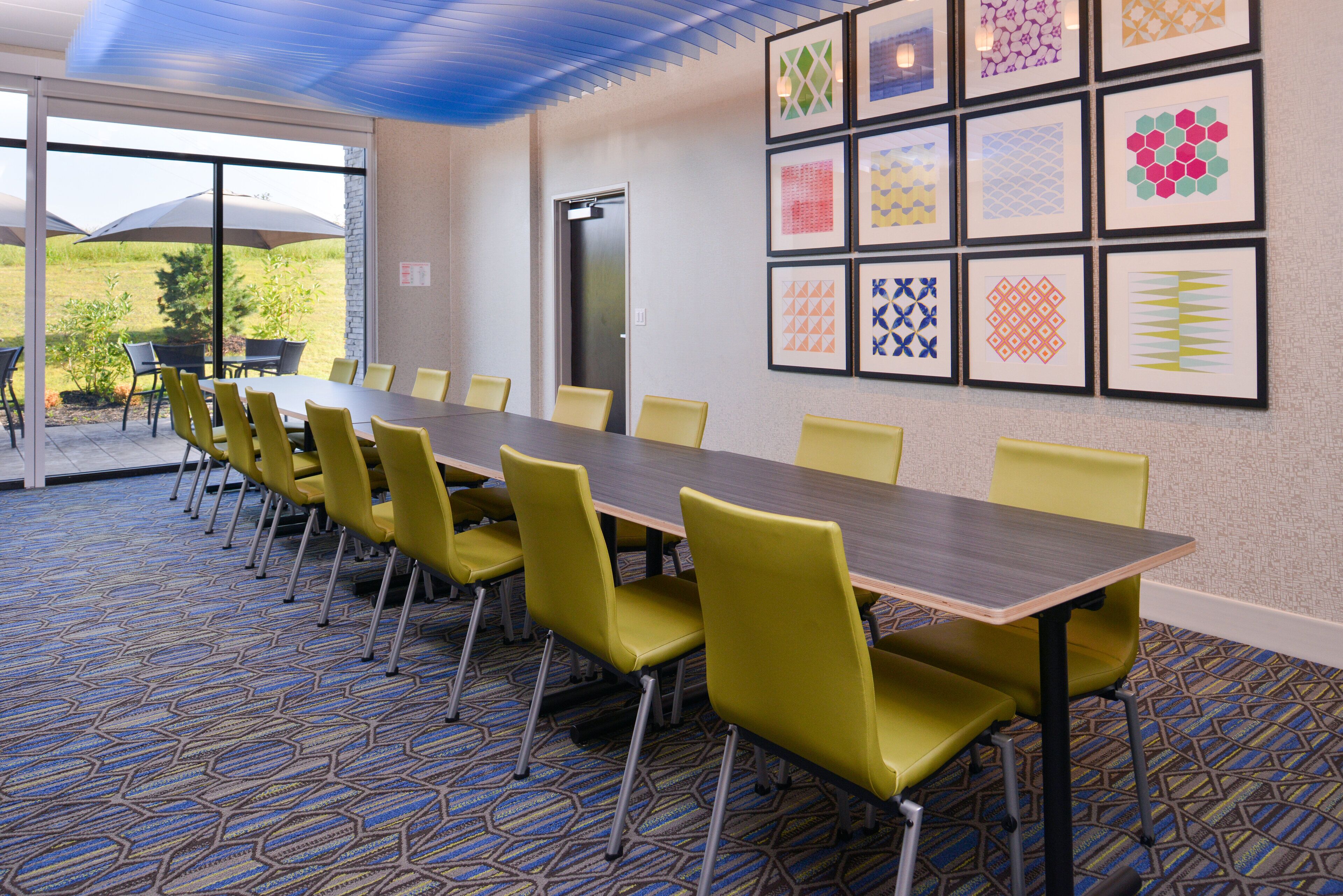 Holiday Inn Express & Suites Olathe West