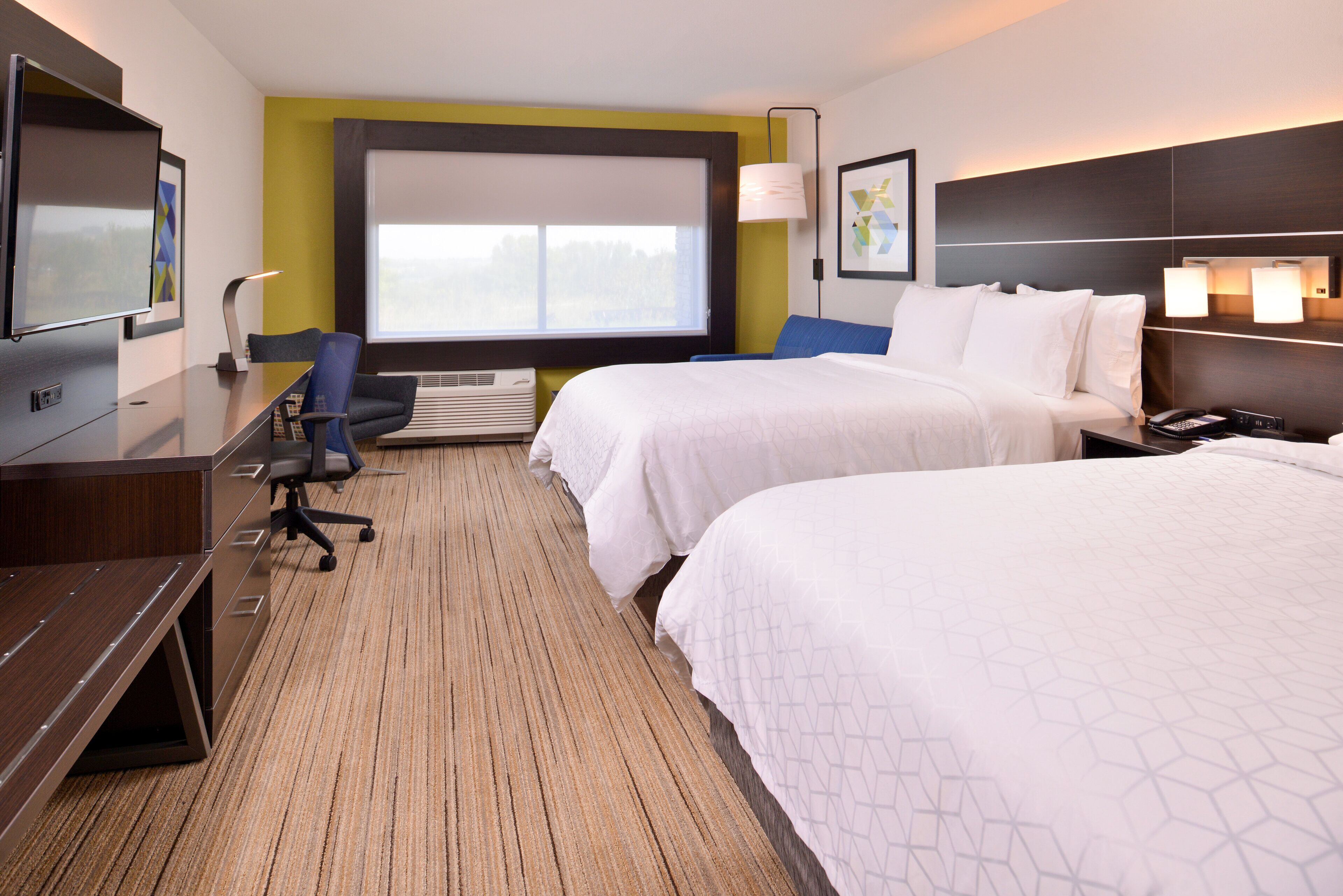 Holiday Inn Express & Suites Olathe West