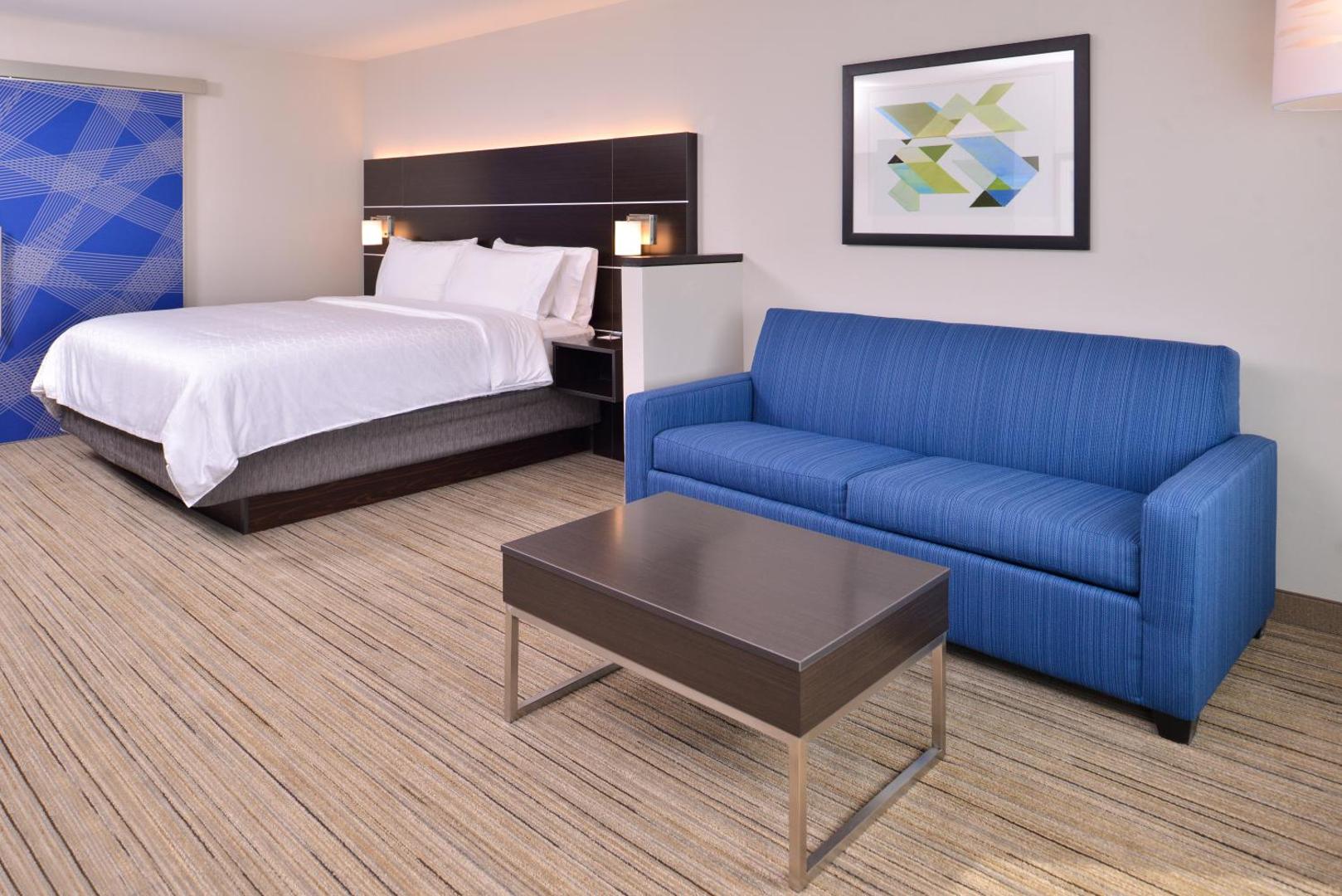 Holiday Inn Express & Suites Olathe West