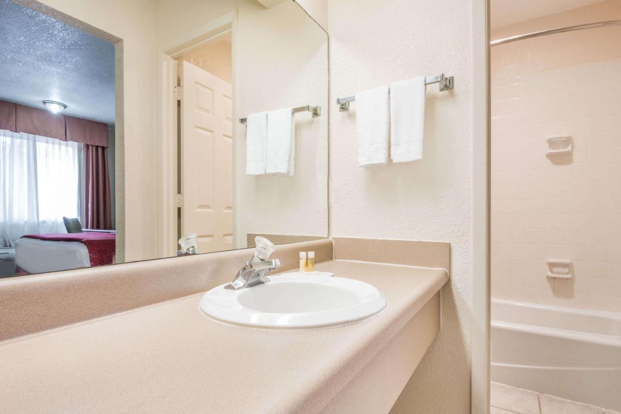 Days Inn by Wyndham Ottawa