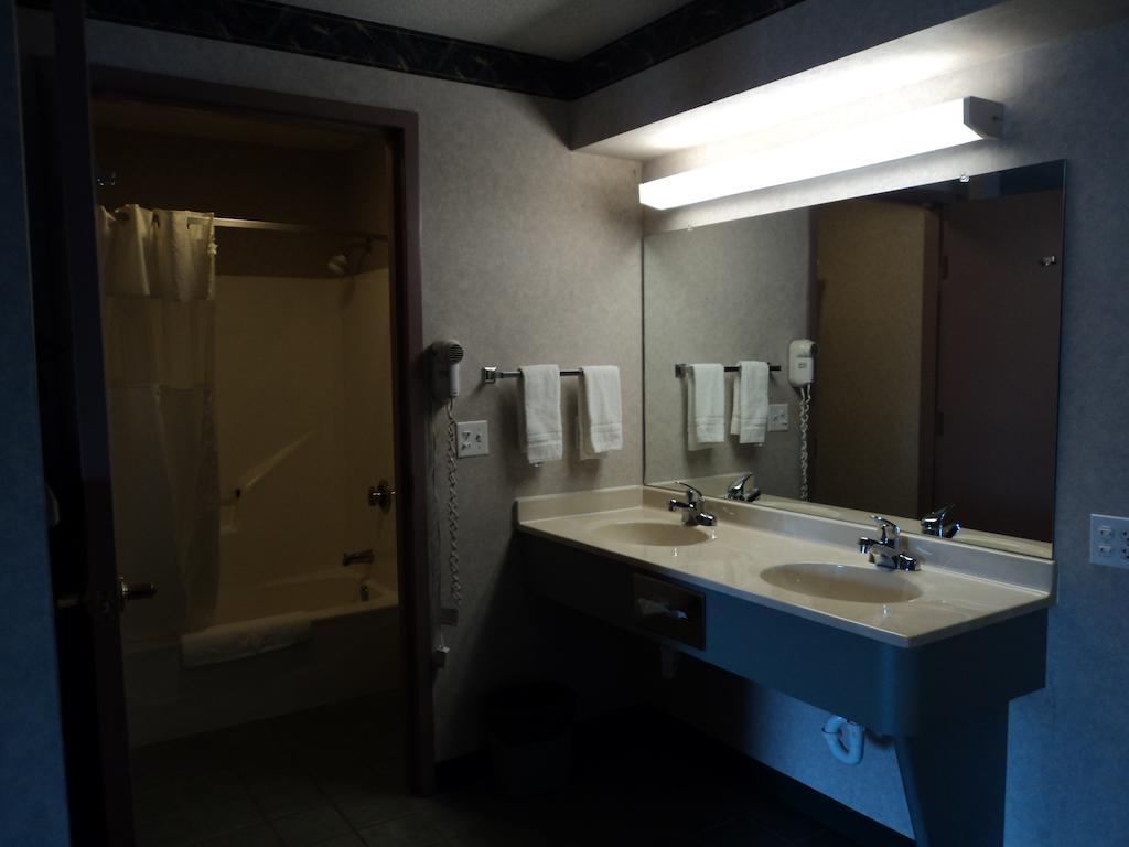 Knights Inn Ottawa