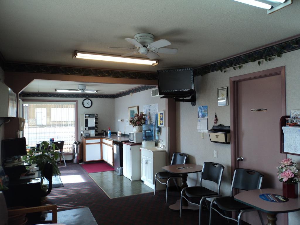 Knights Inn Ottawa