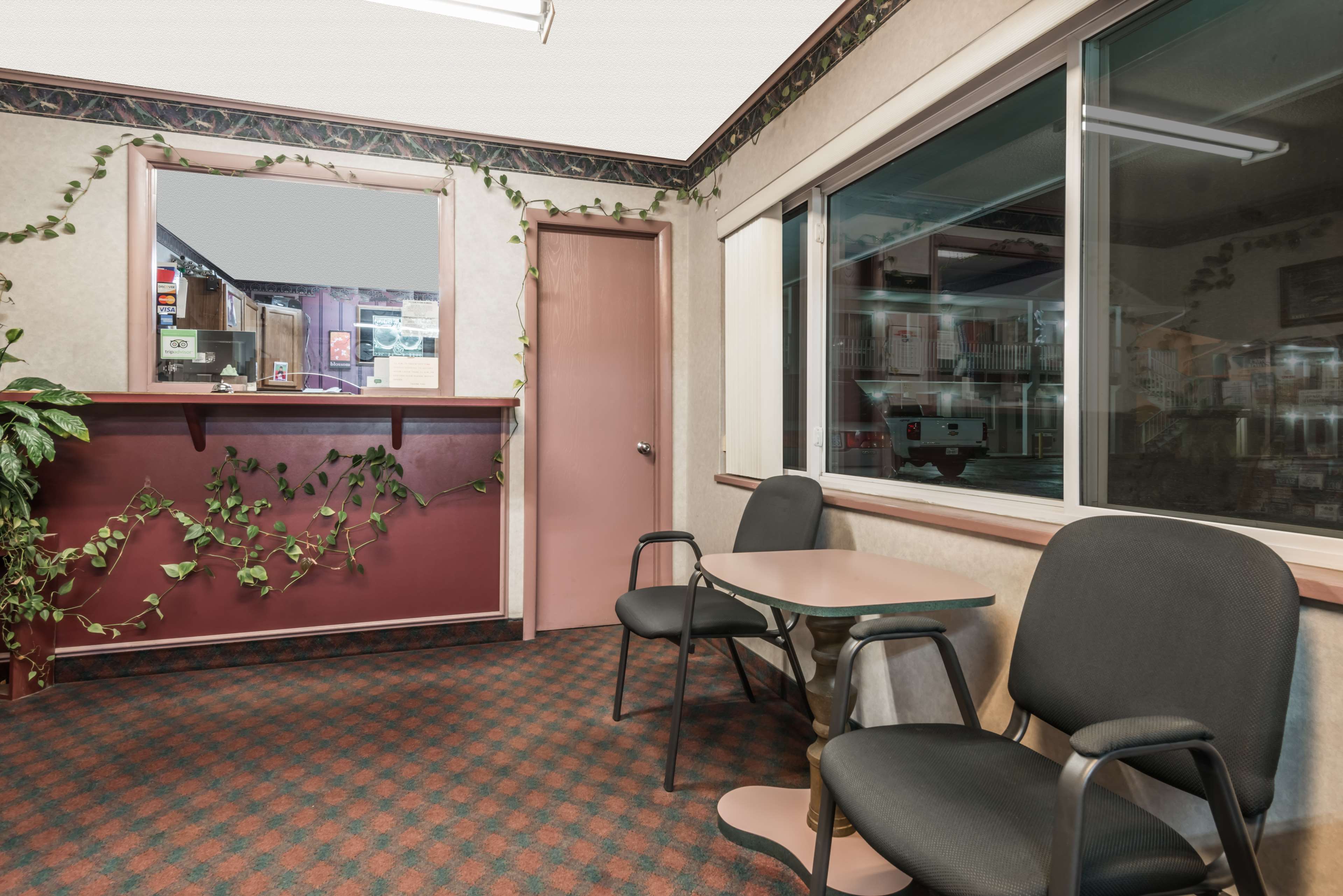 Knights Inn Ottawa