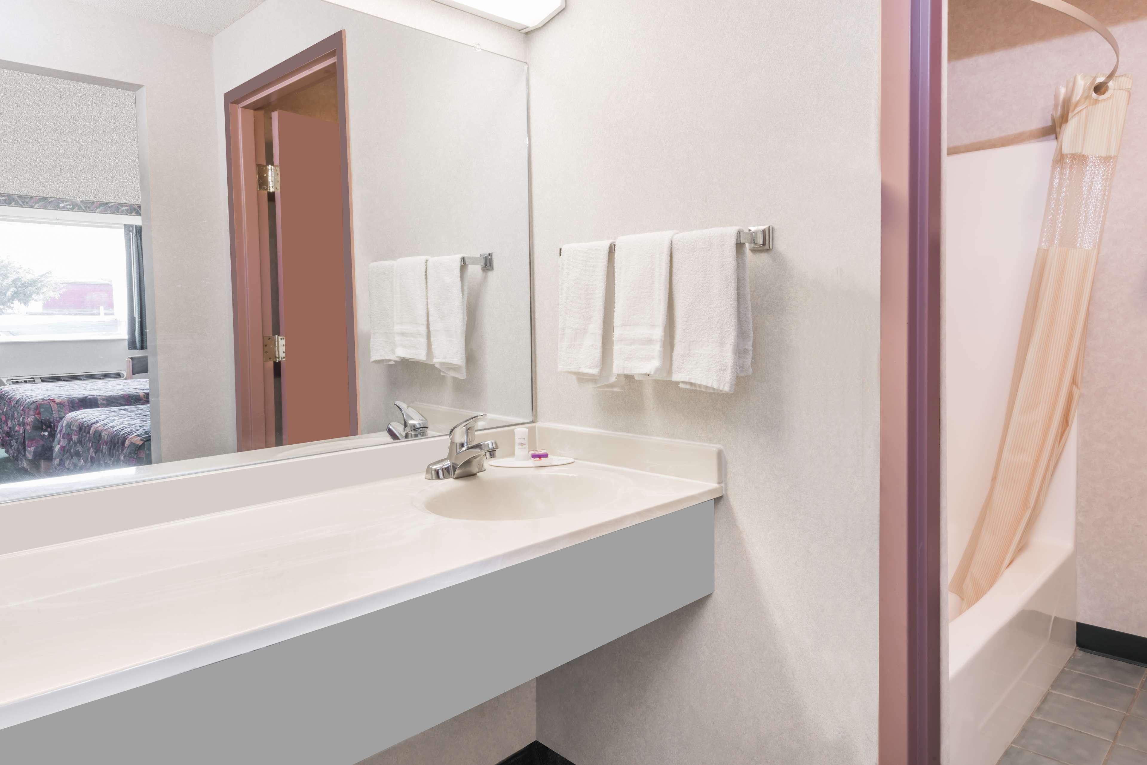 Knights Inn Ottawa