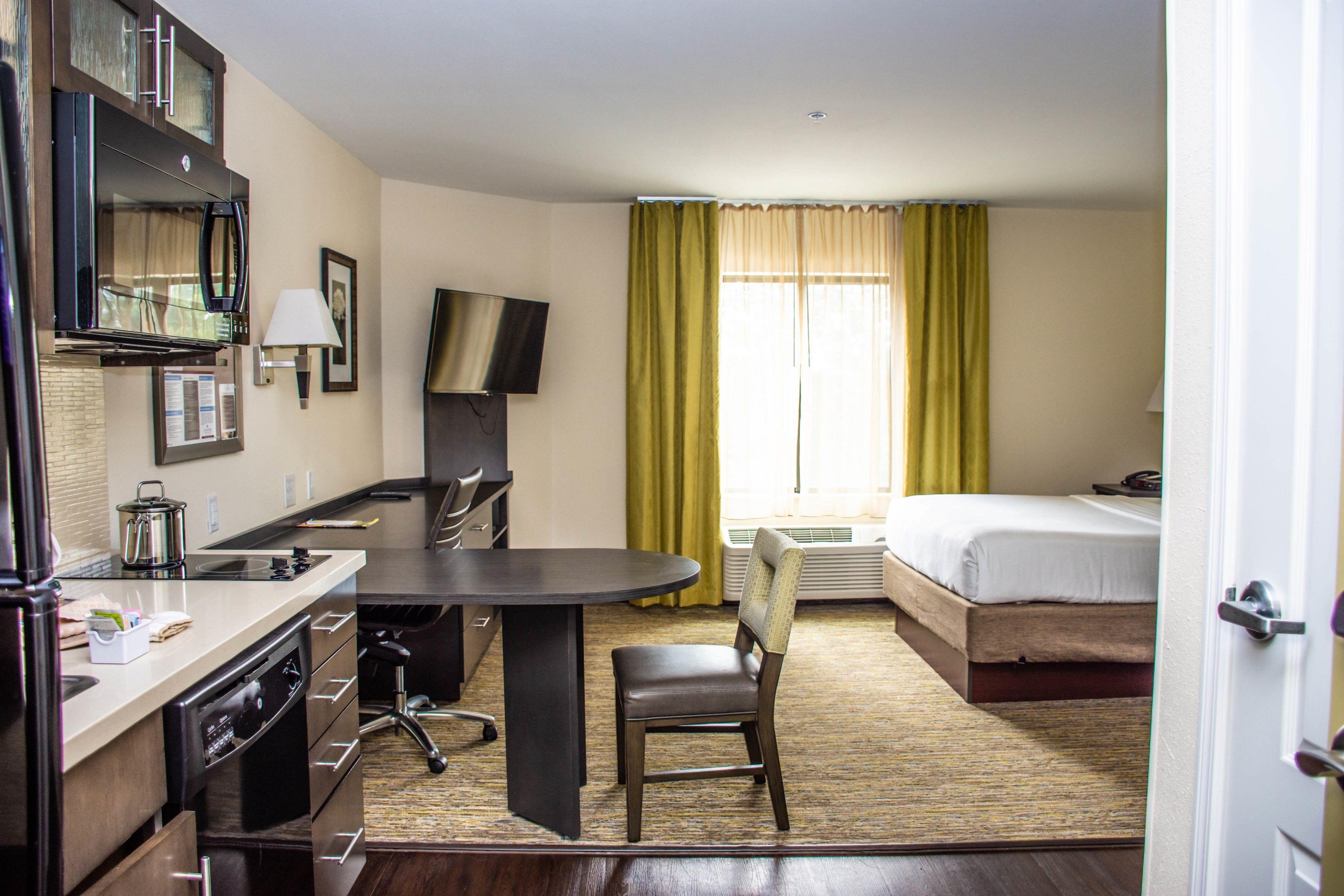 Candlewood Suites Overland Park - W 135th St.