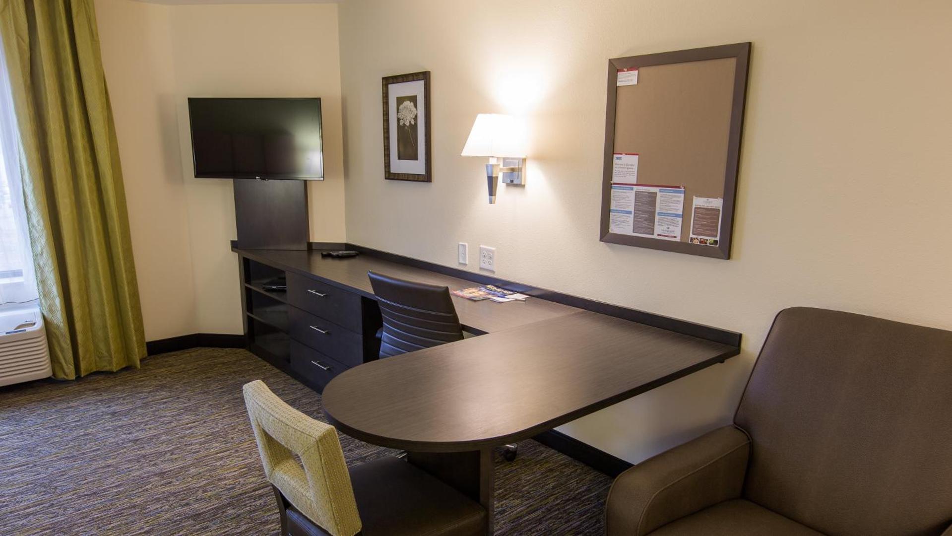 Candlewood Suites Overland Park - W 135th St.