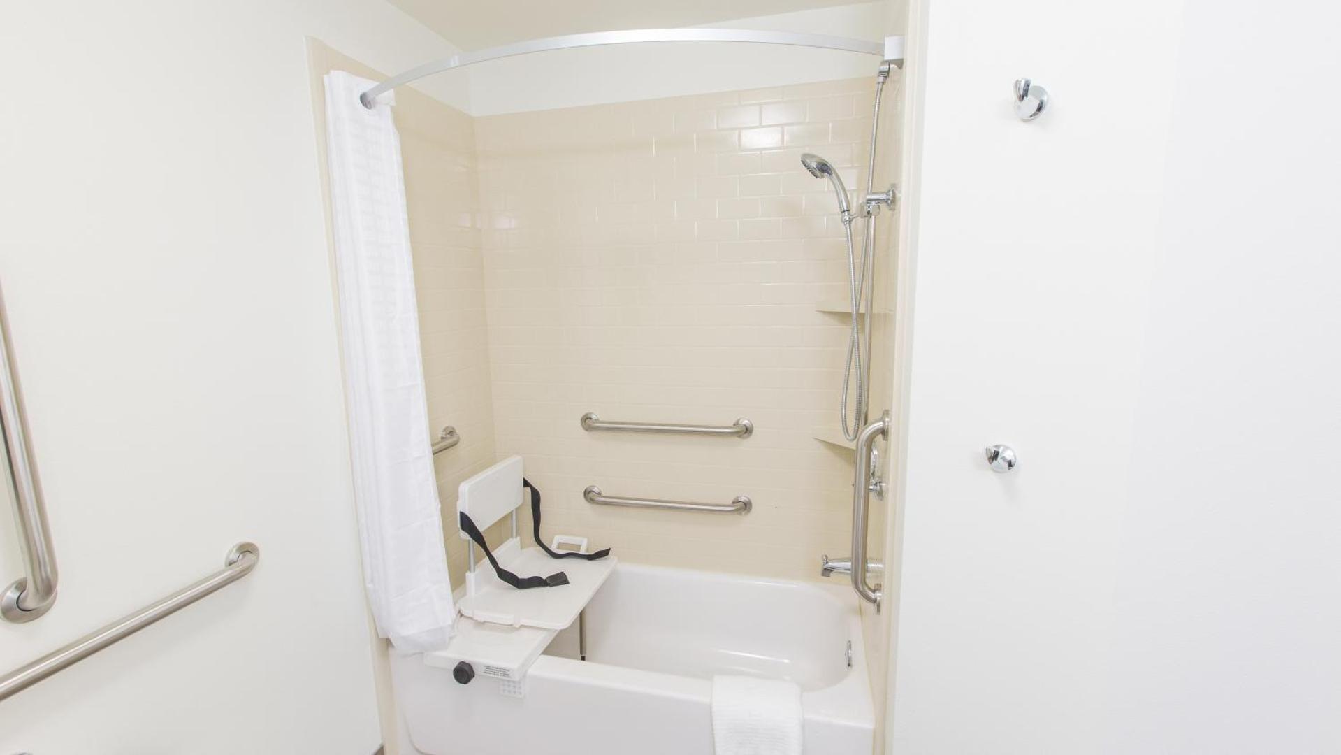 Candlewood Suites Overland Park - W 135th St.