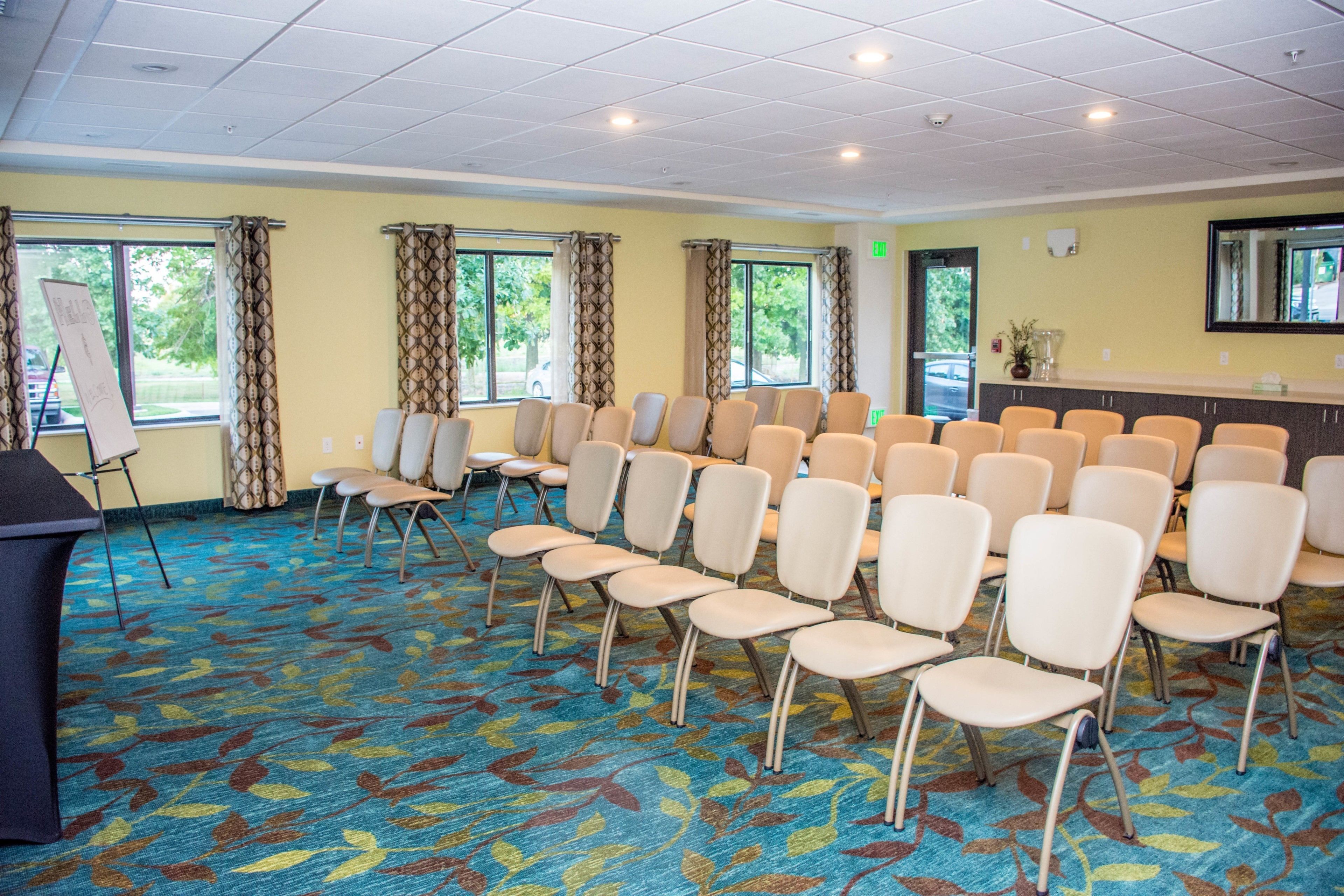 Candlewood Suites Overland Park - W 135th St.