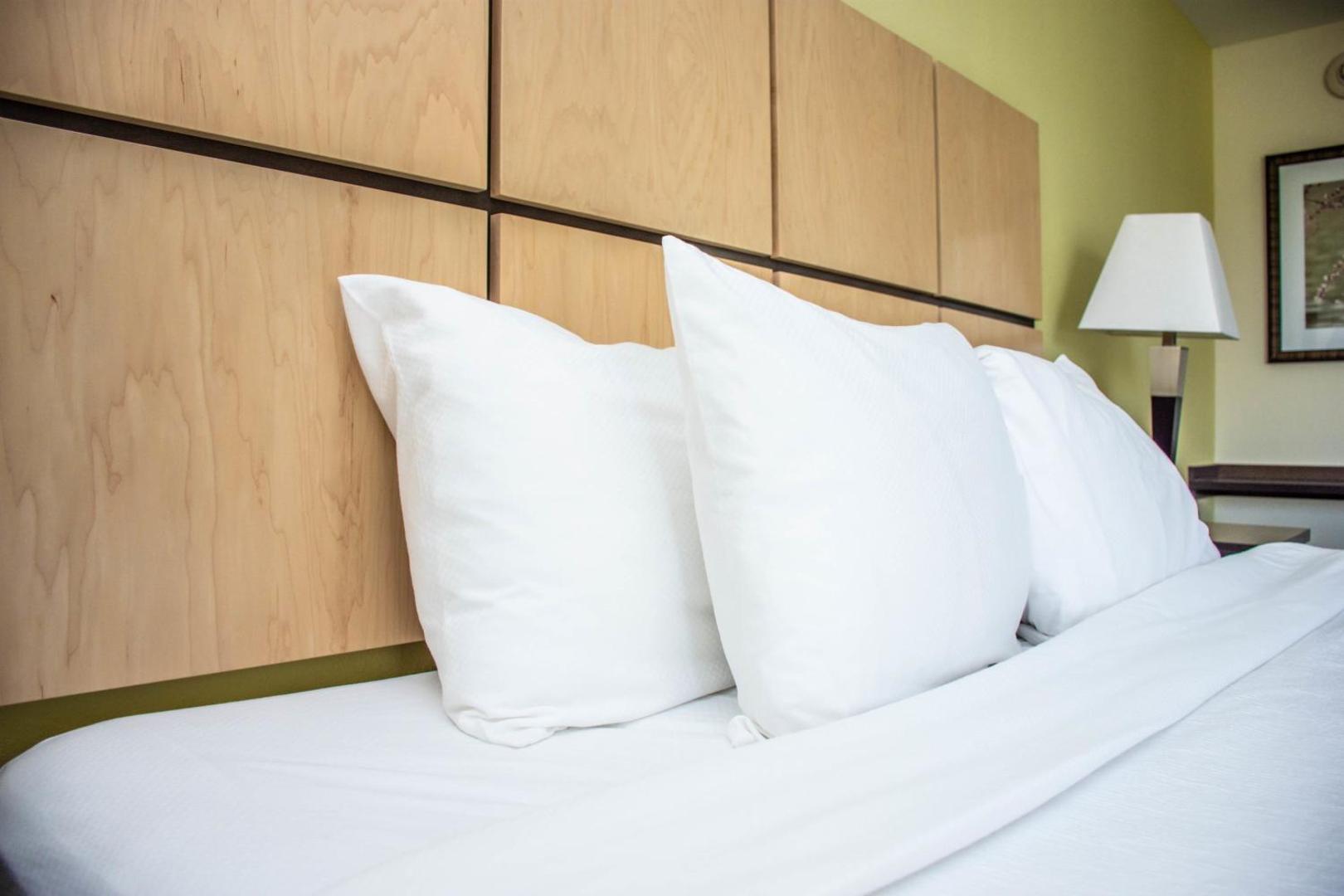 Candlewood Suites Overland Park - W 135th St.