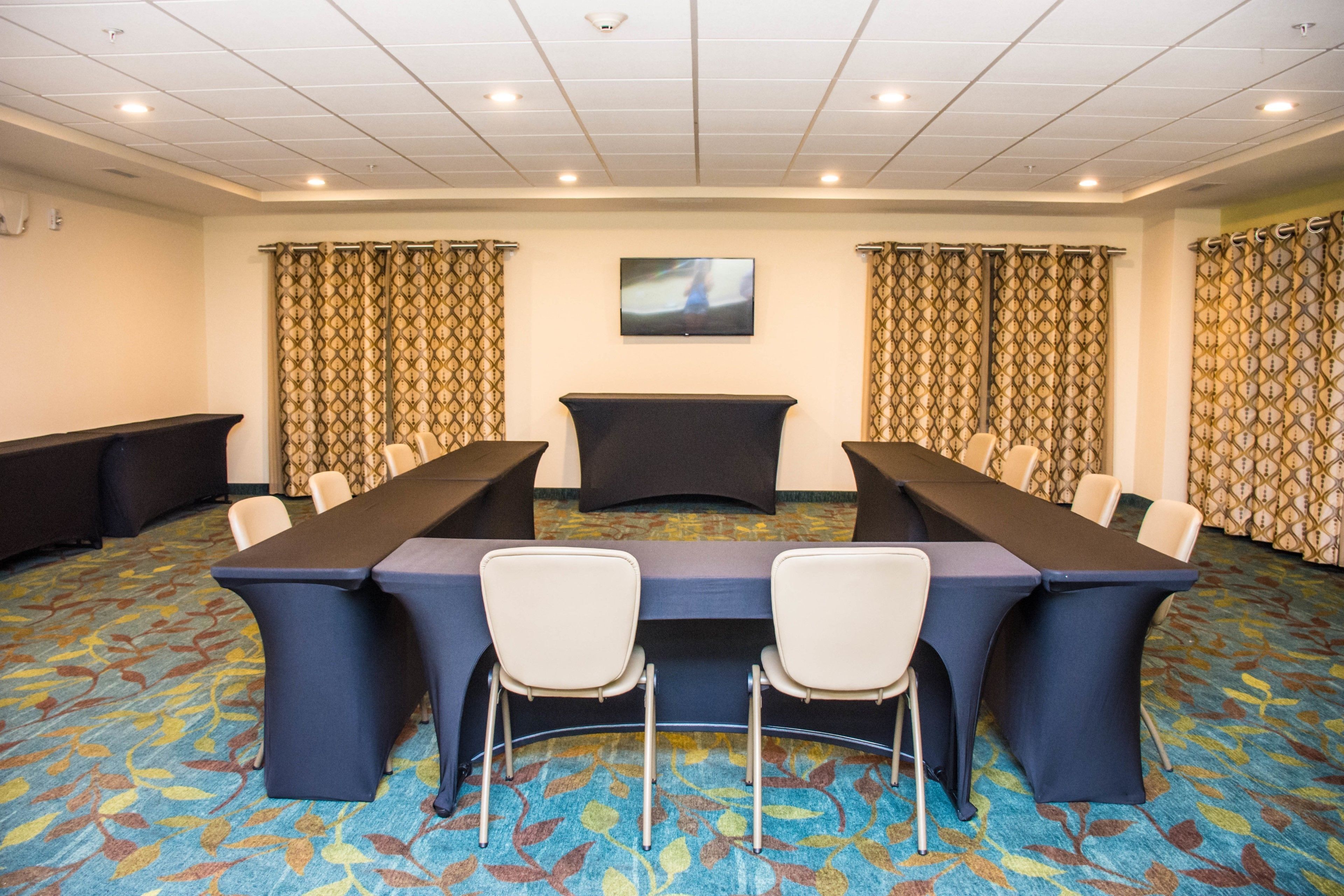 Candlewood Suites Overland Park - W 135th St.