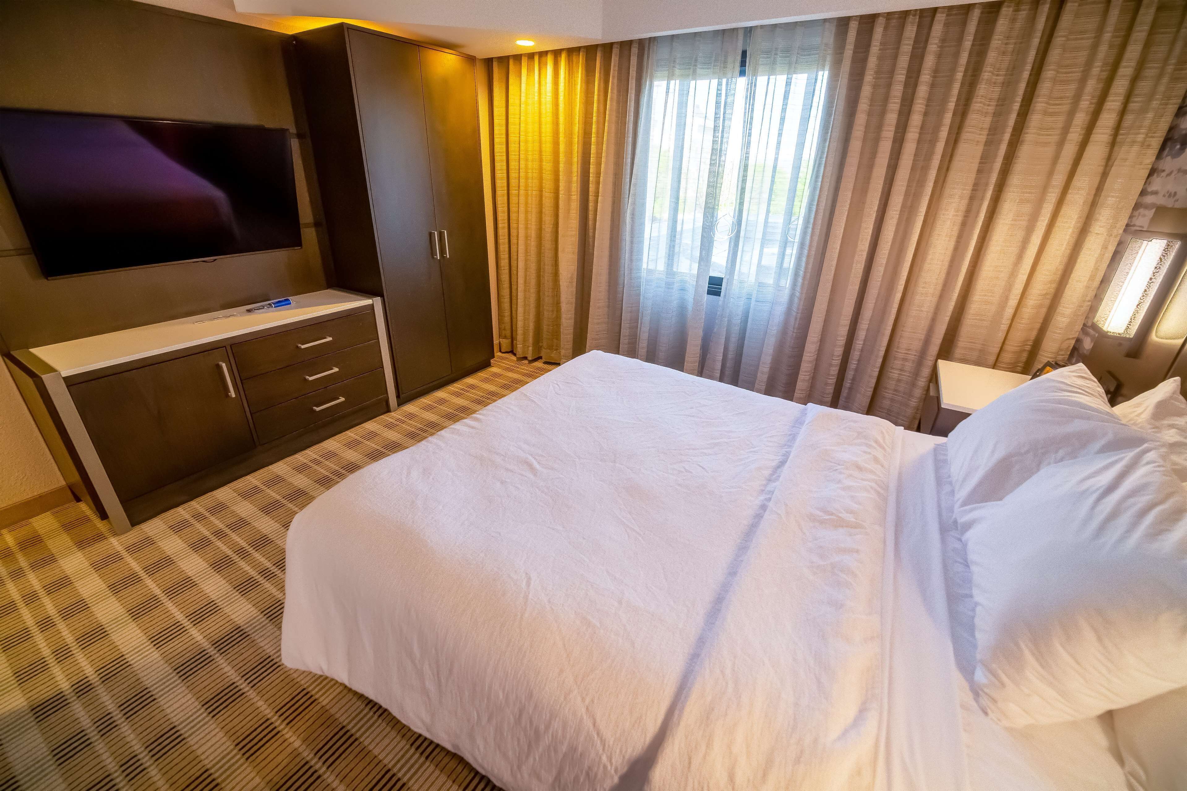 Embassy Suites Kansas City Overland Park