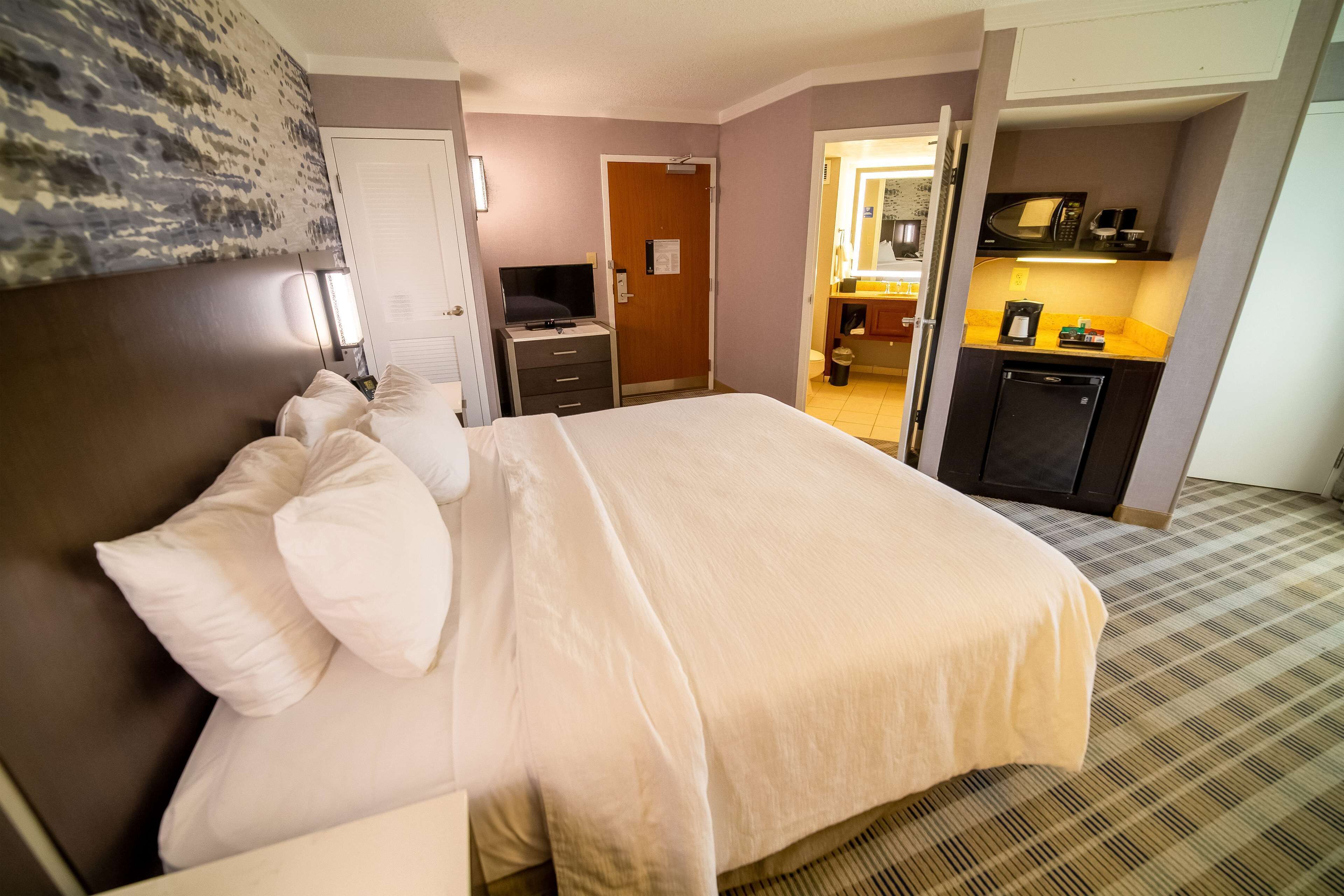 Embassy Suites Kansas City Overland Park
