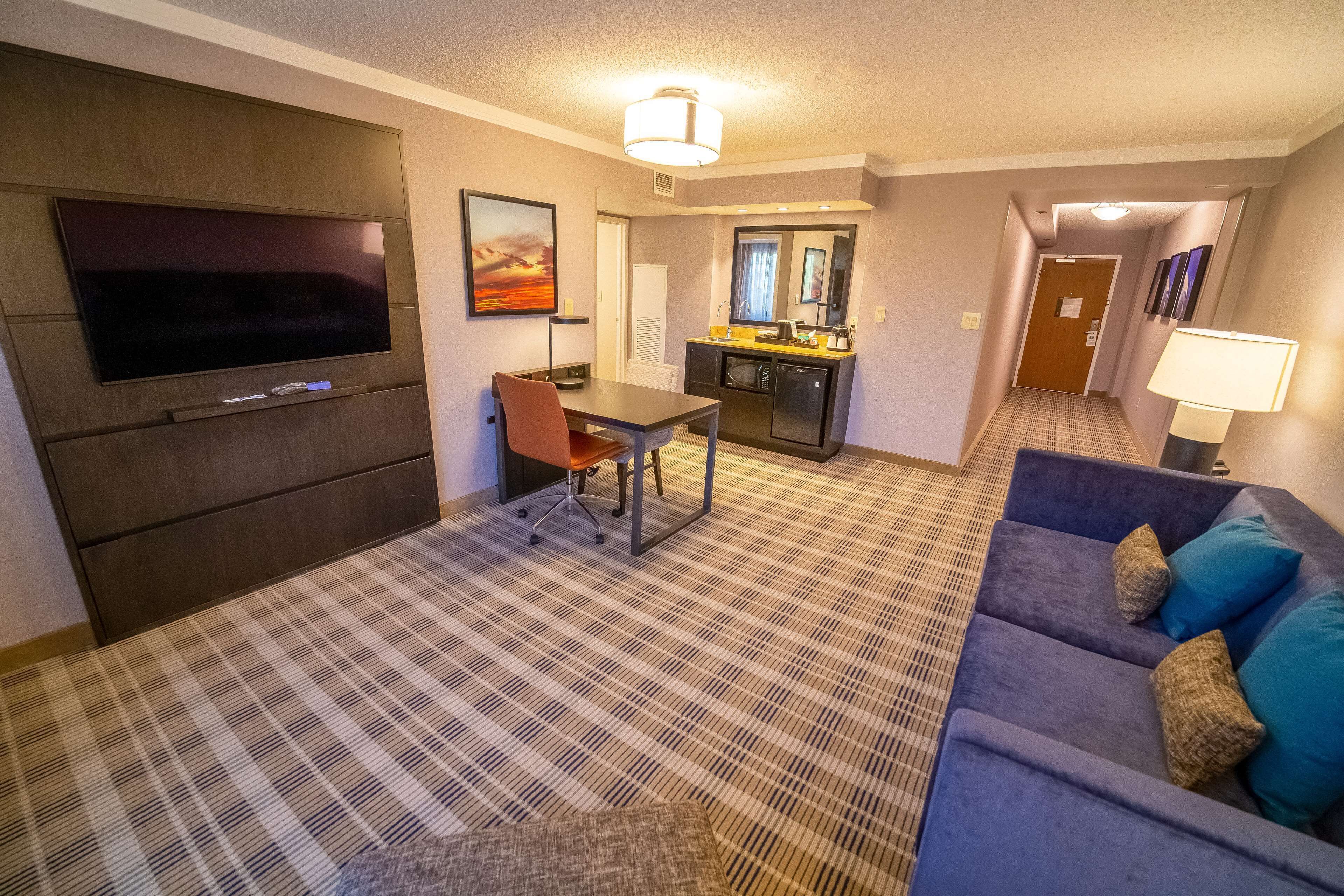 Embassy Suites Kansas City Overland Park