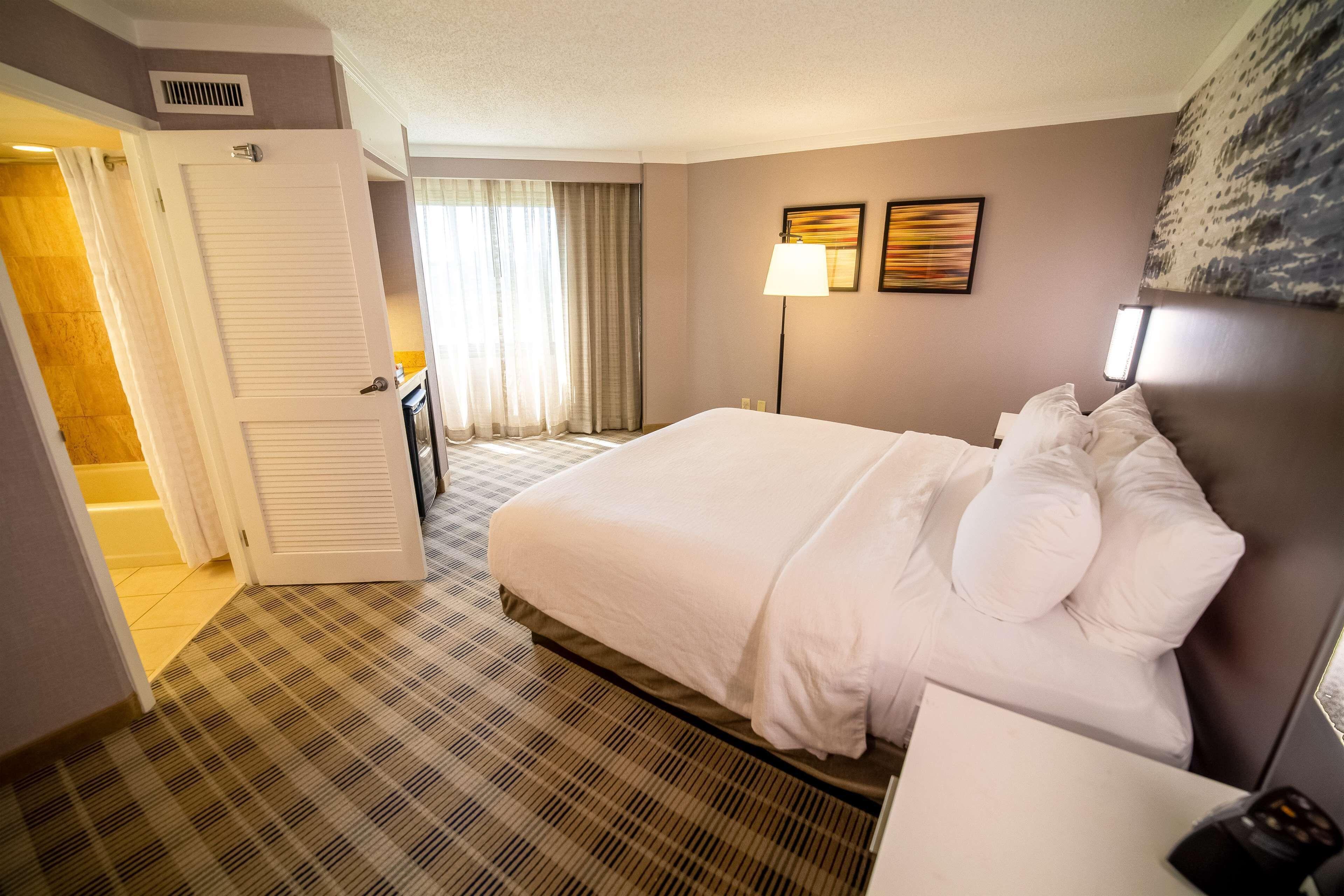 Embassy Suites Kansas City Overland Park