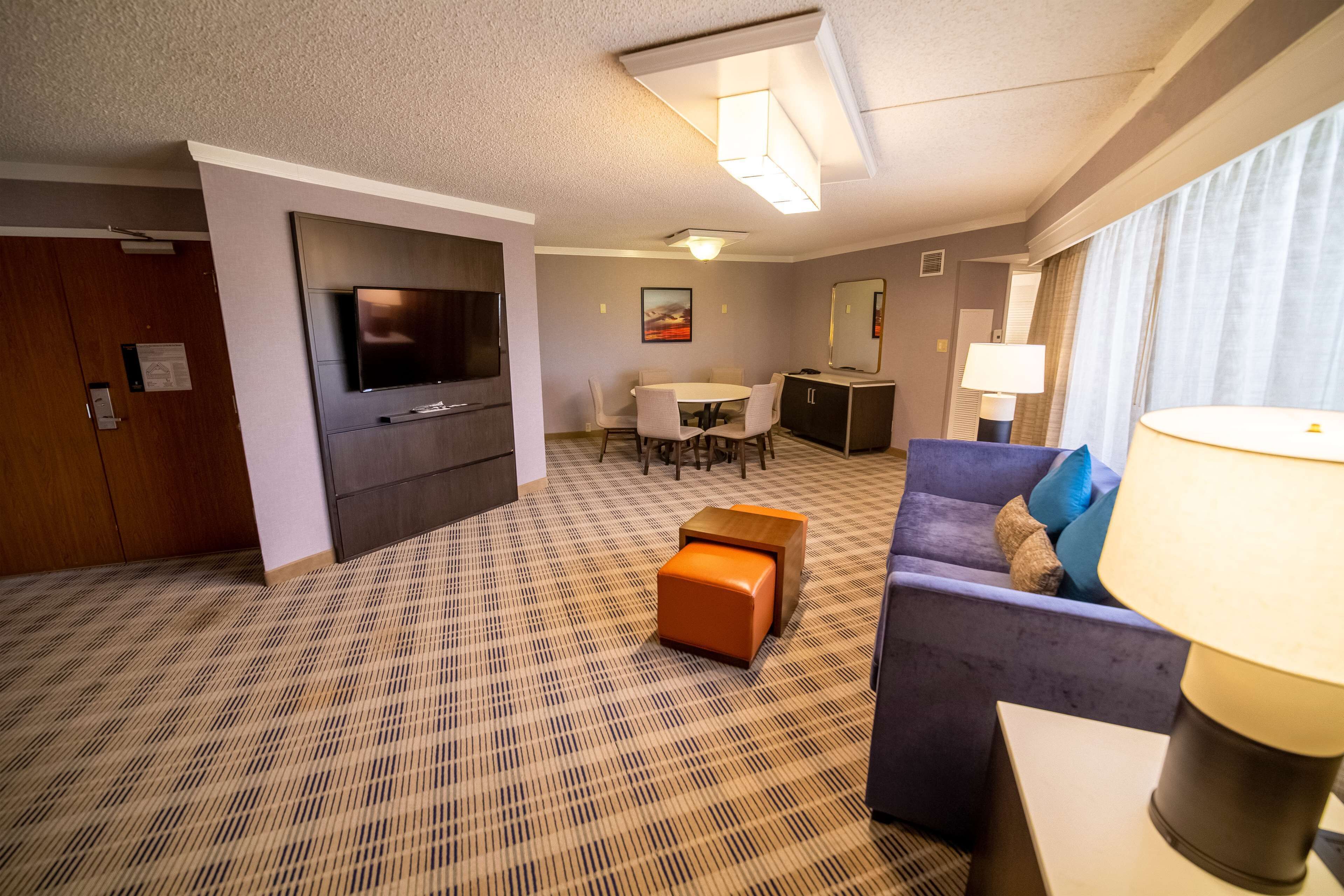 Embassy Suites Kansas City Overland Park