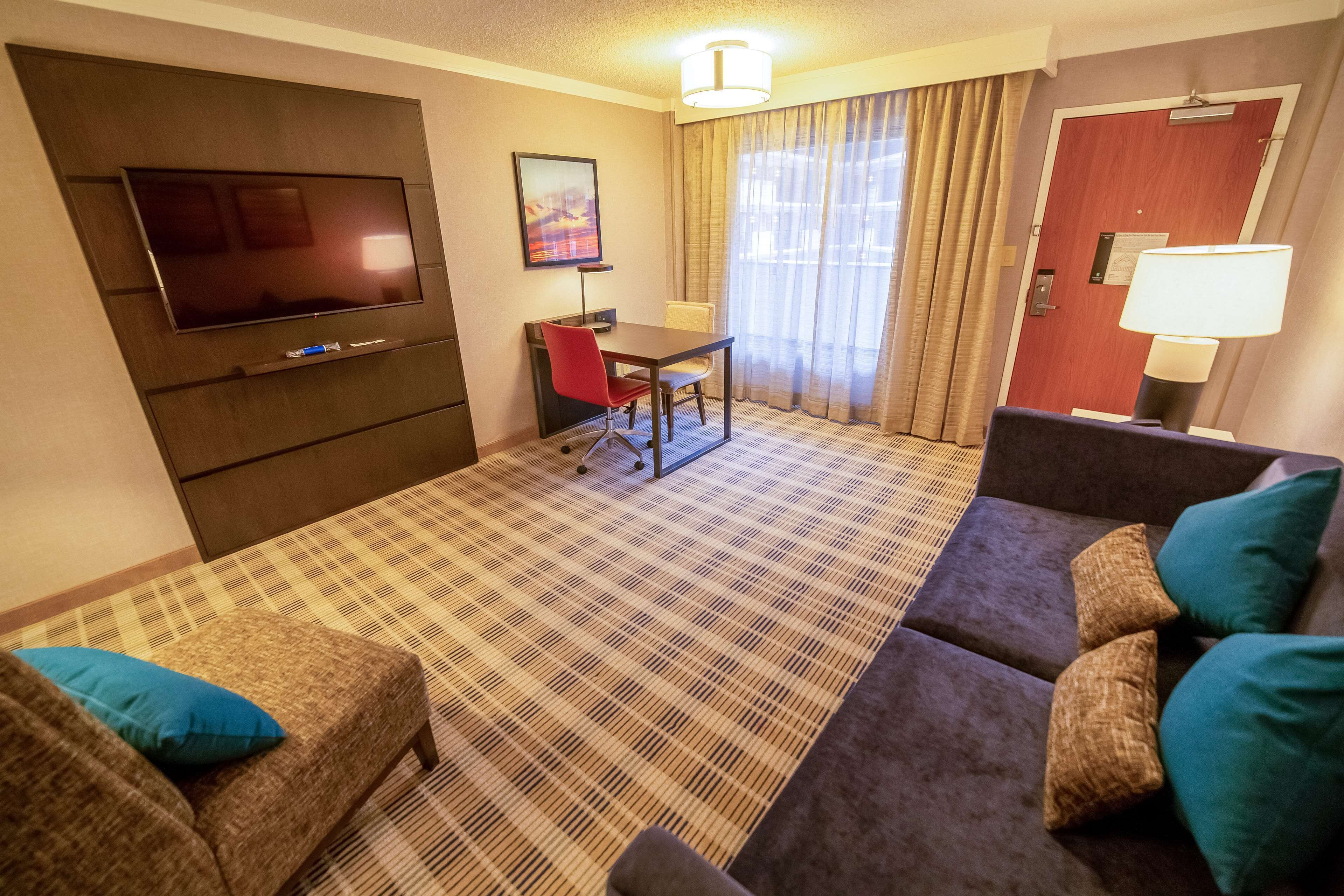 Embassy Suites Kansas City Overland Park