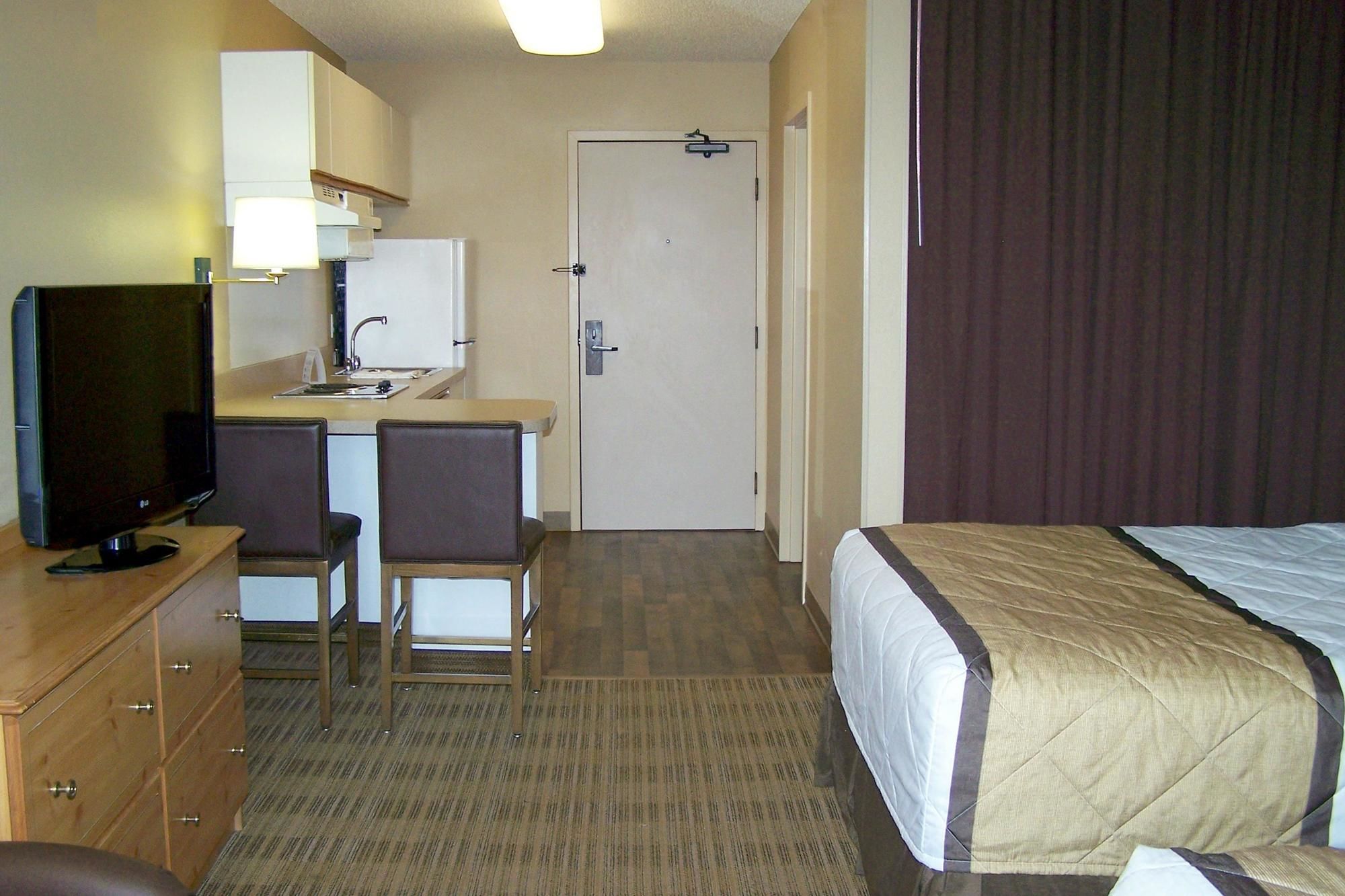 Extended Stay America Kansas City Overland Park Nall Ave.