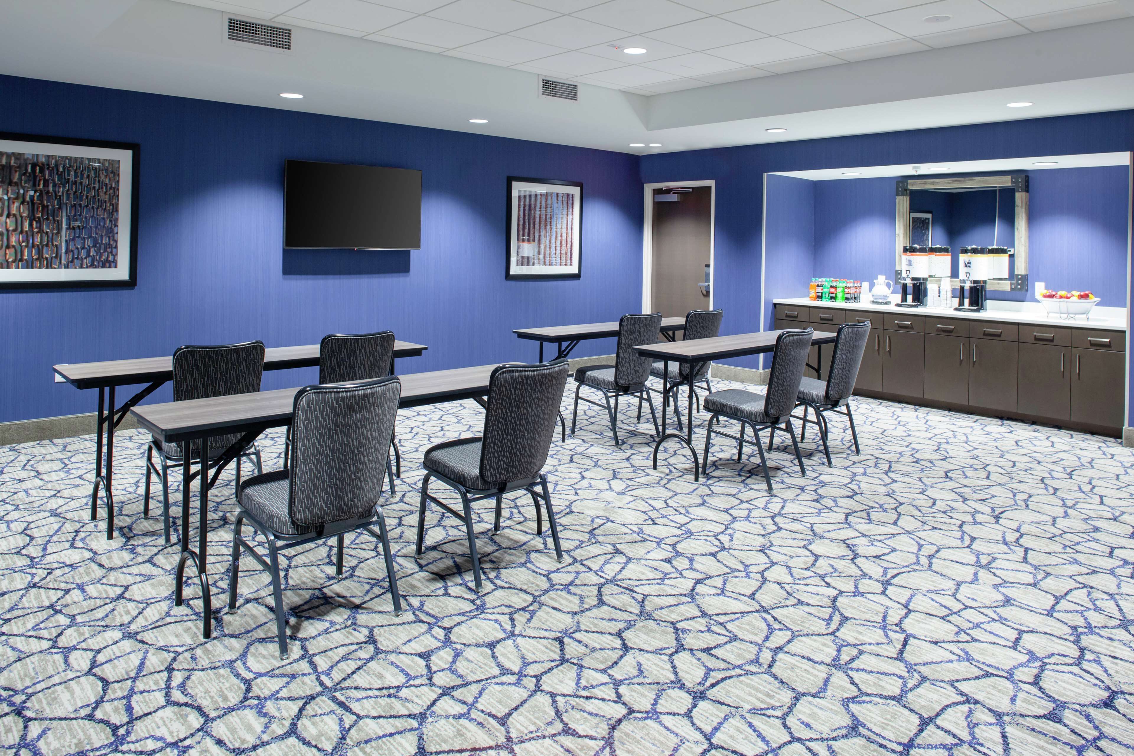 Hampton Inn & Suites Overland Park South