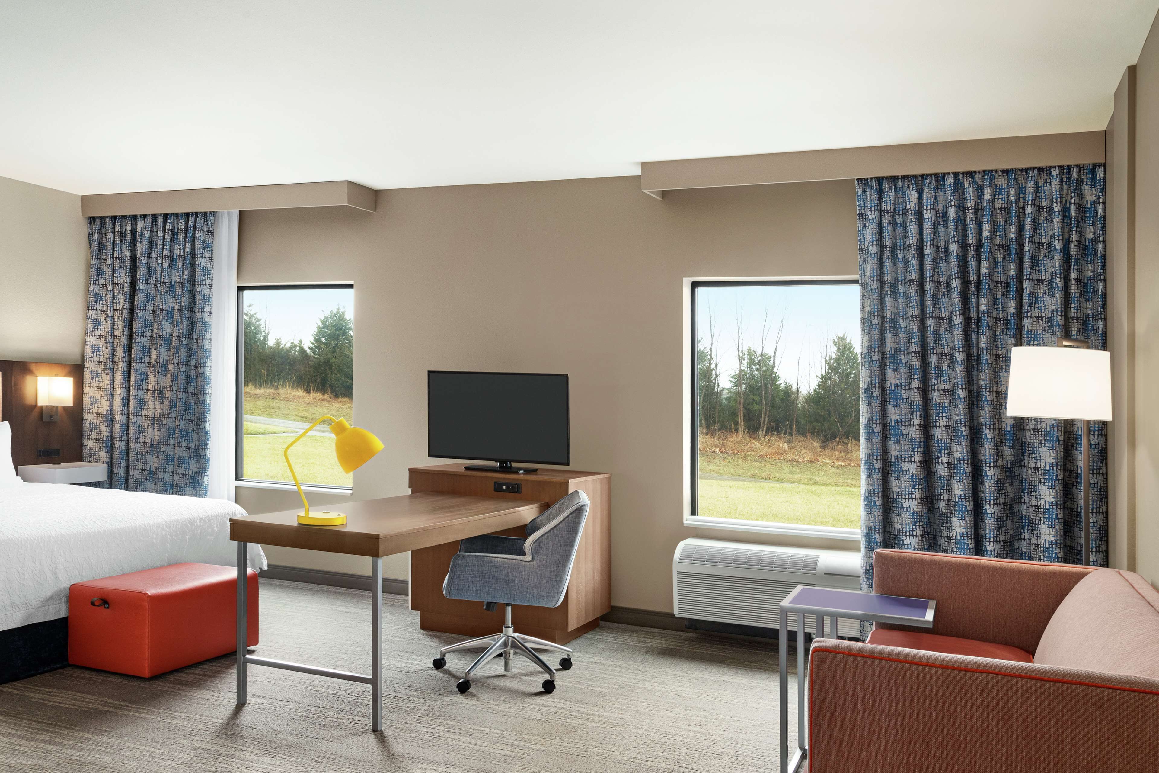 Hampton Inn & Suites Overland Park South