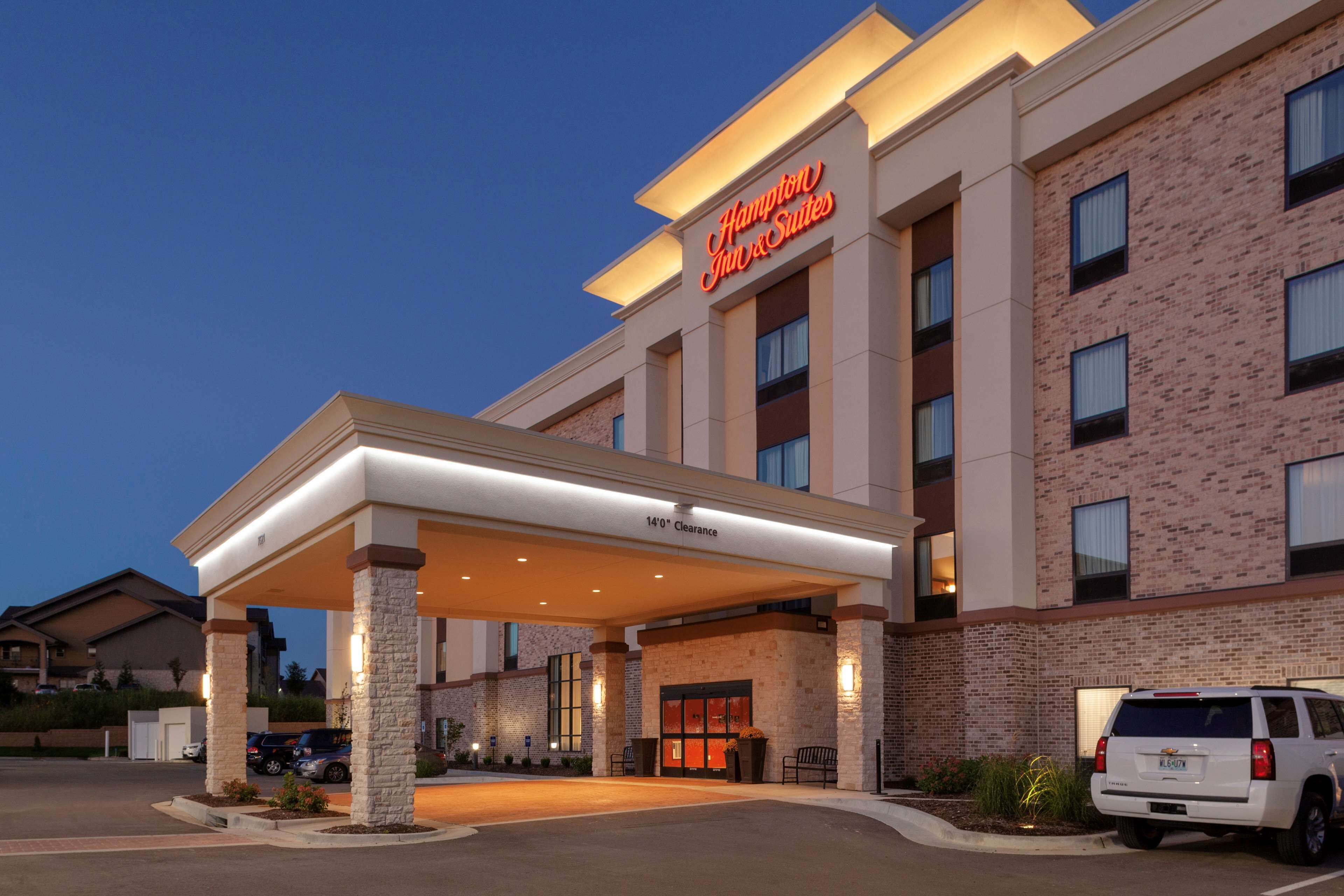 Hampton Inn & Suites Overland Park South