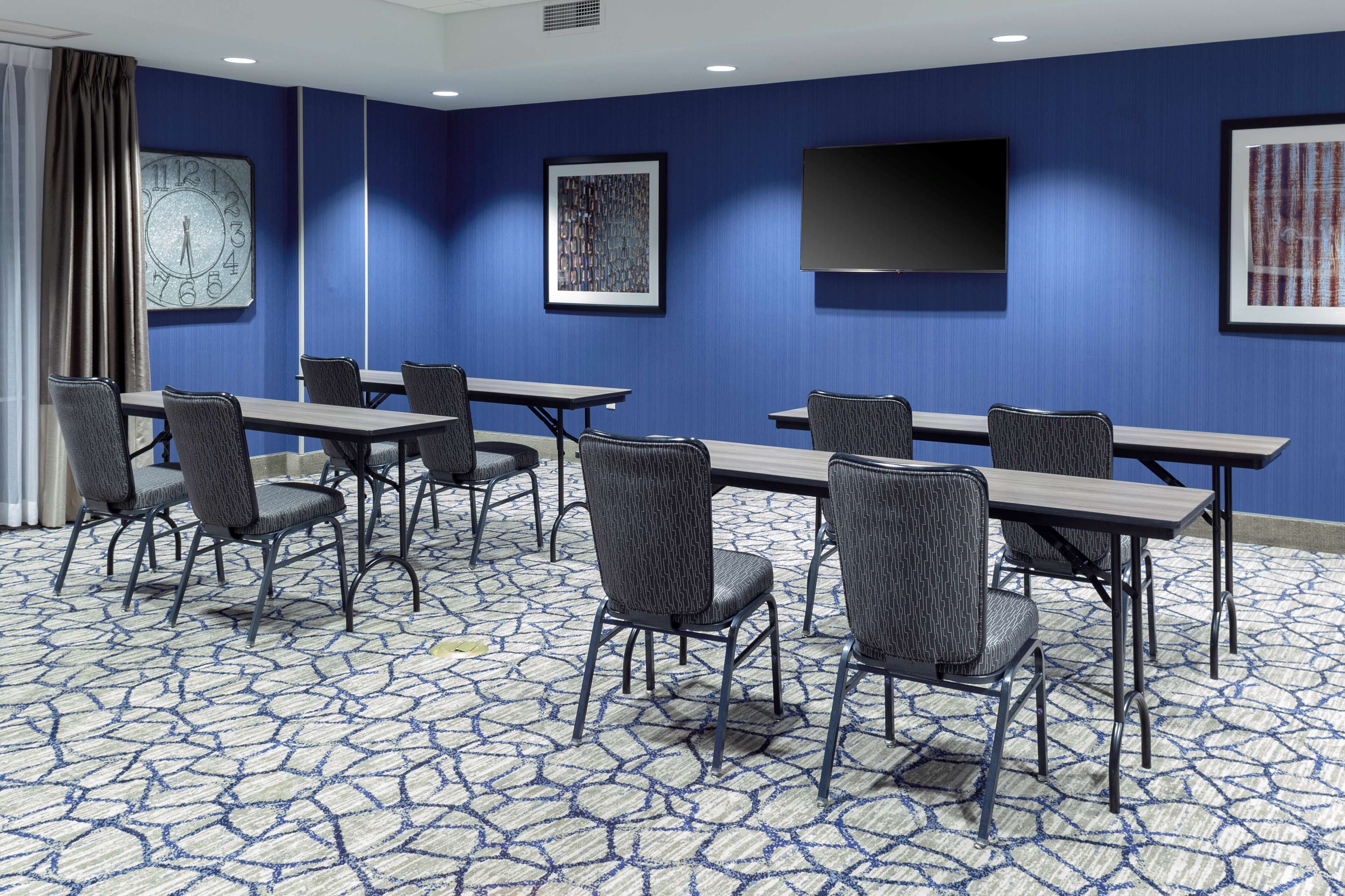 Hampton Inn & Suites Overland Park South