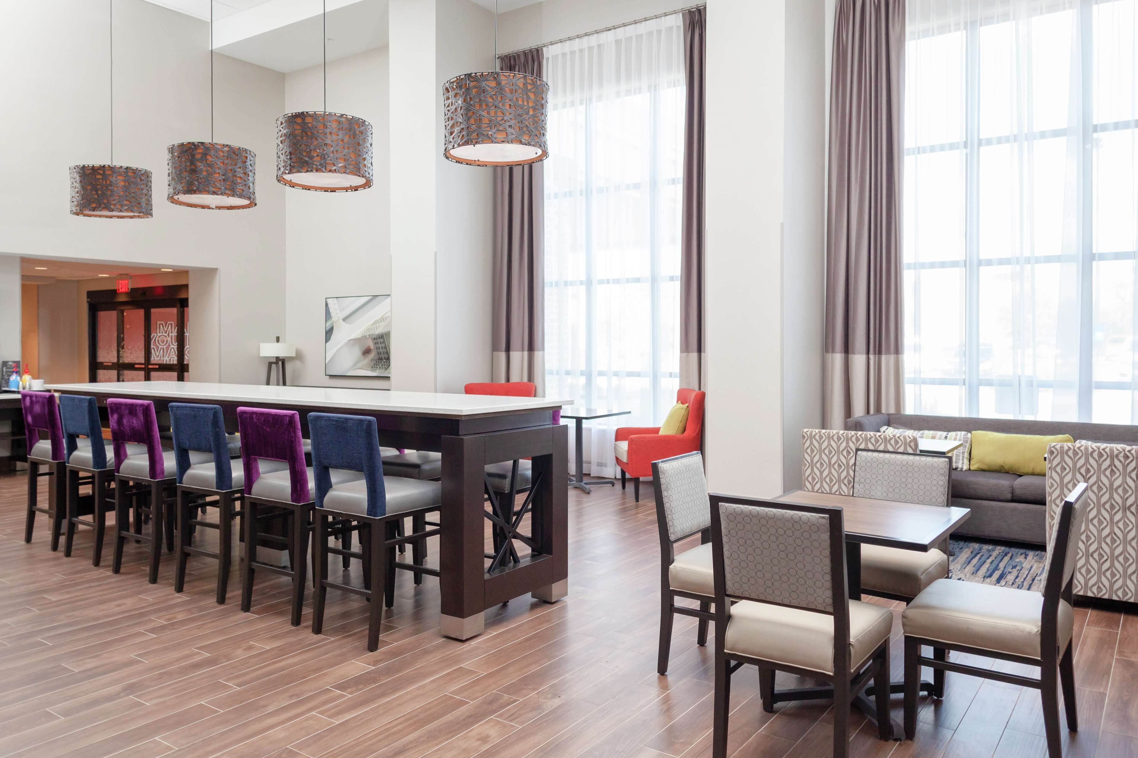 Hampton Inn & Suites Overland Park South