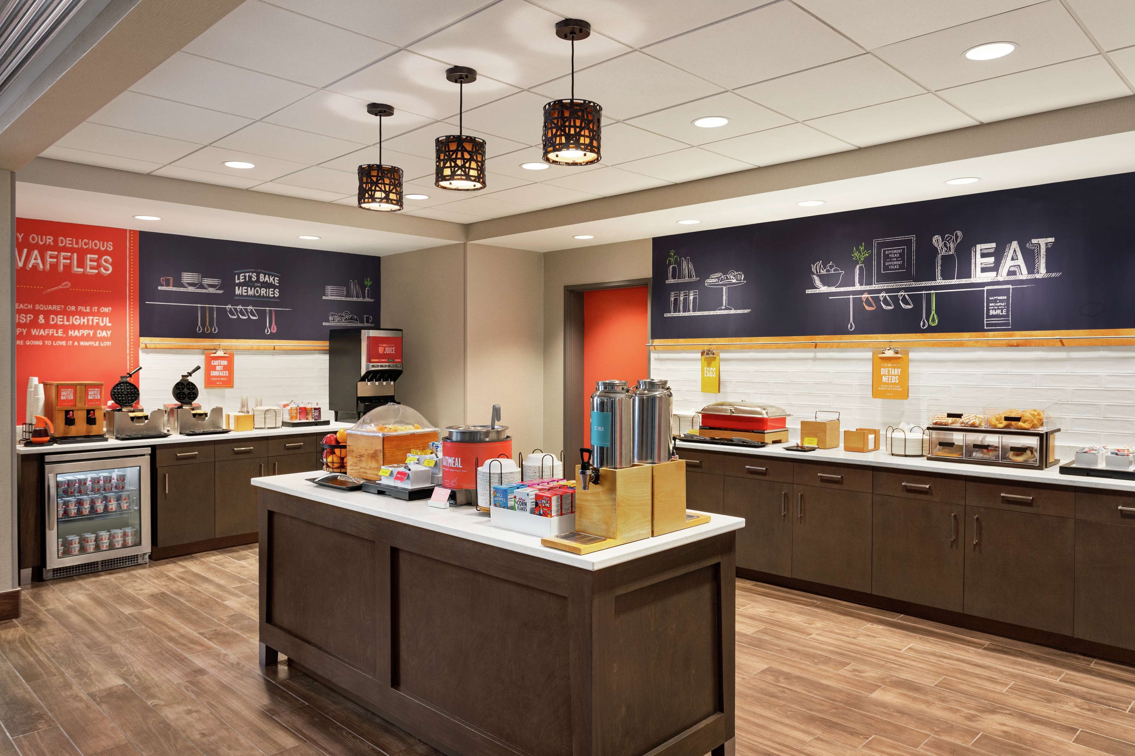 Hampton Inn & Suites Overland Park South