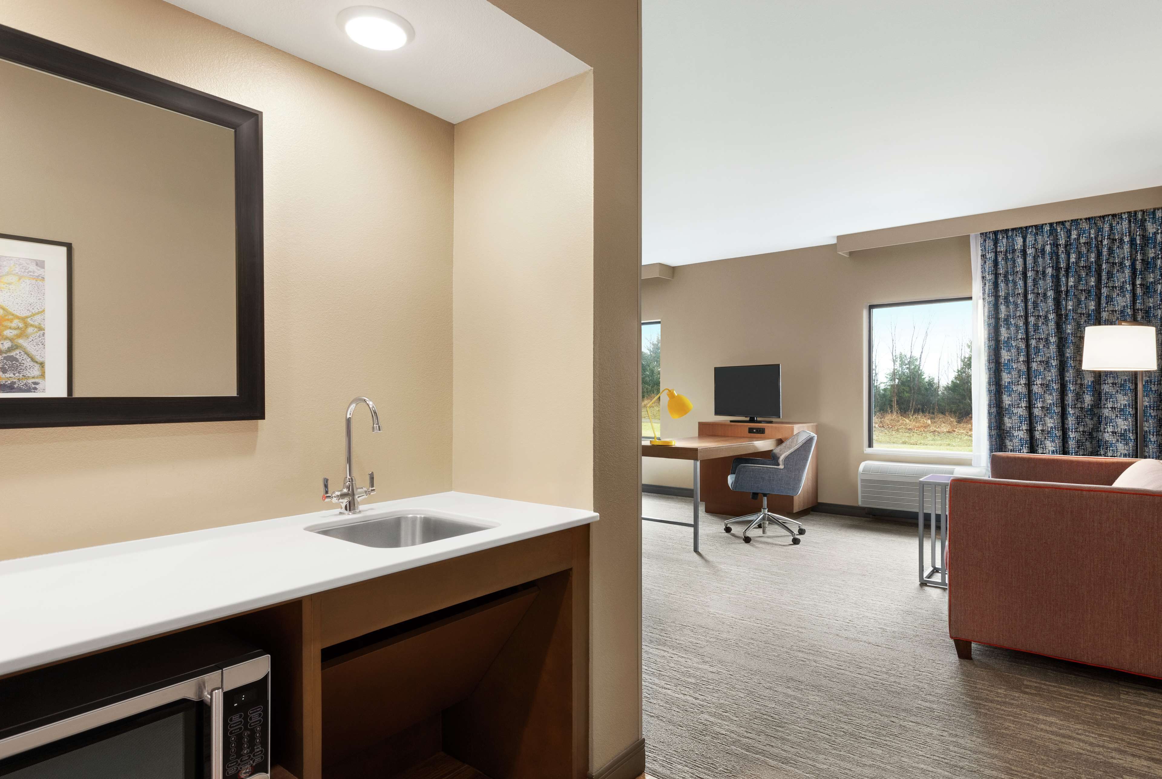 Hampton Inn & Suites Overland Park South