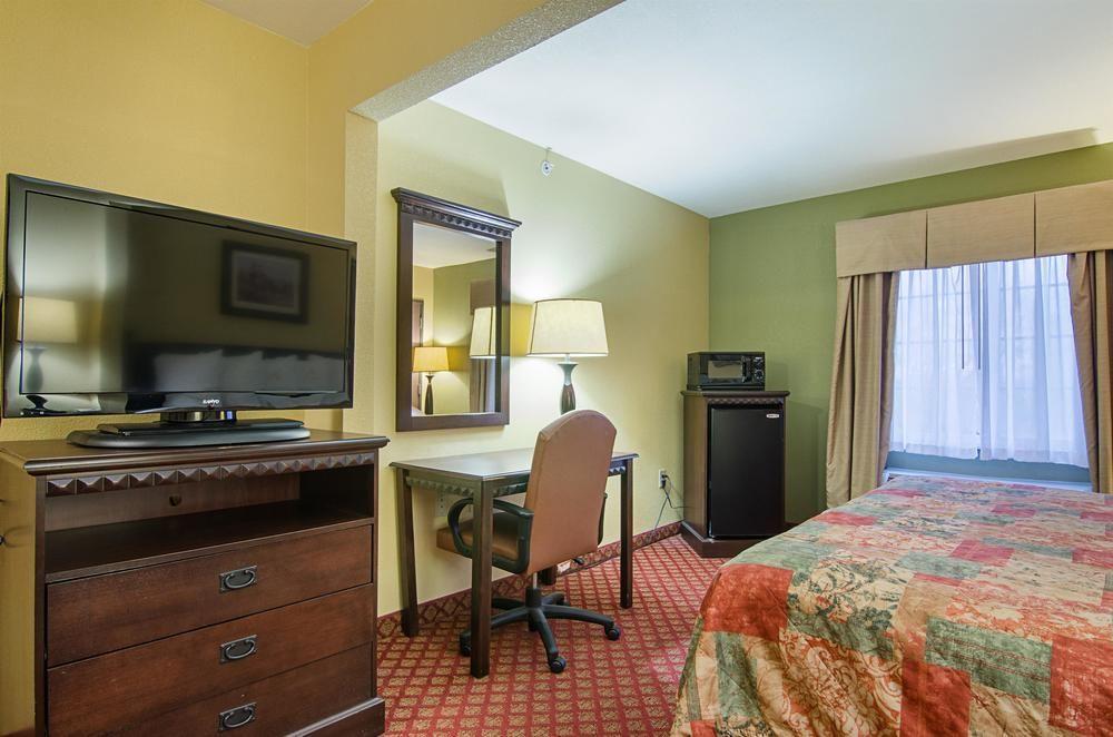 Motel 6 Park City KS