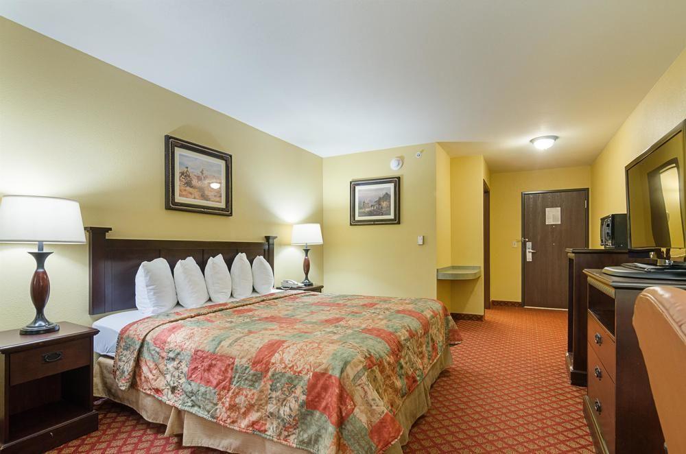 Motel 6 Park City KS