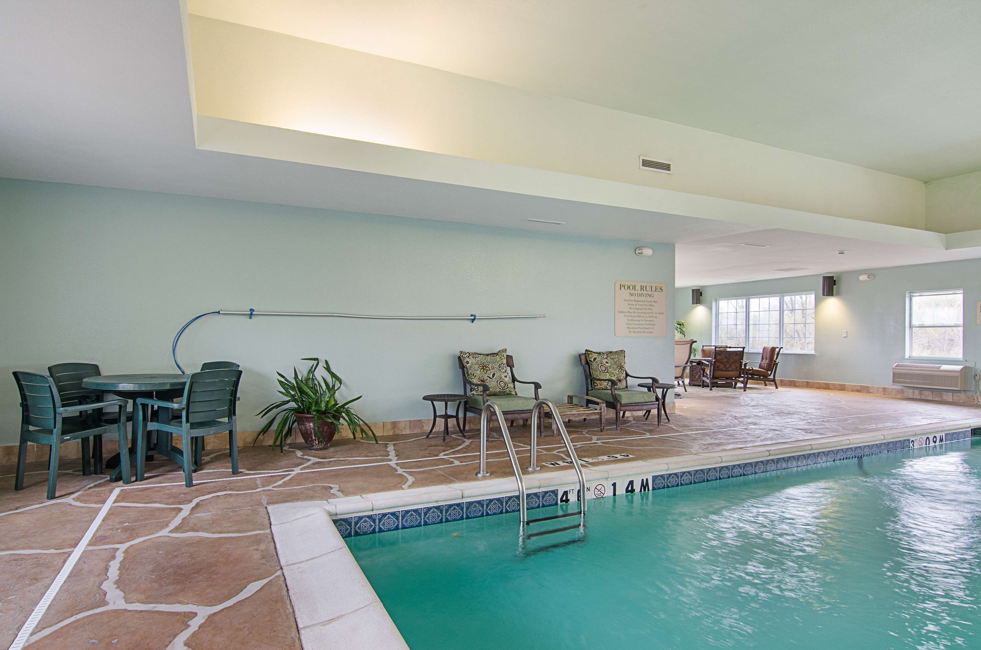 Motel 6 Park City KS