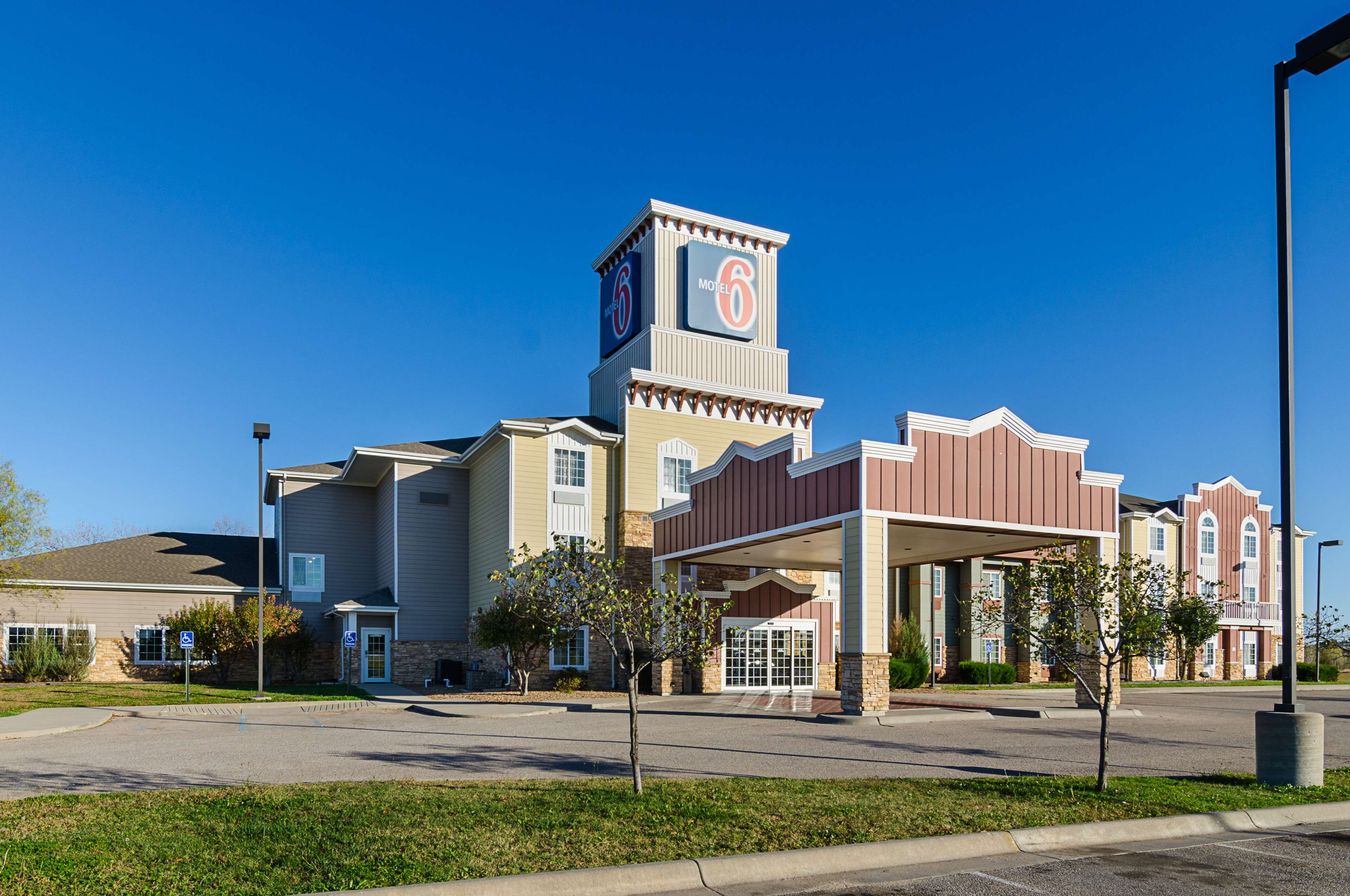 Motel 6 Park City KS