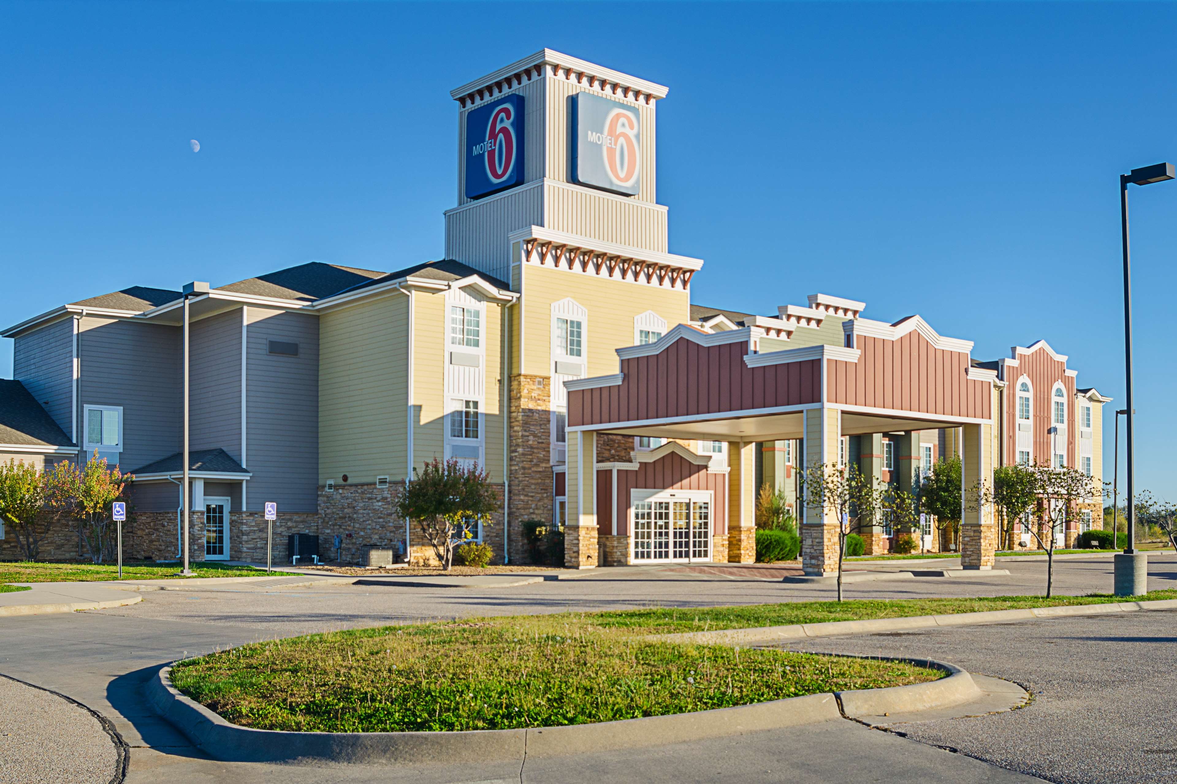 Motel 6 Park City KS