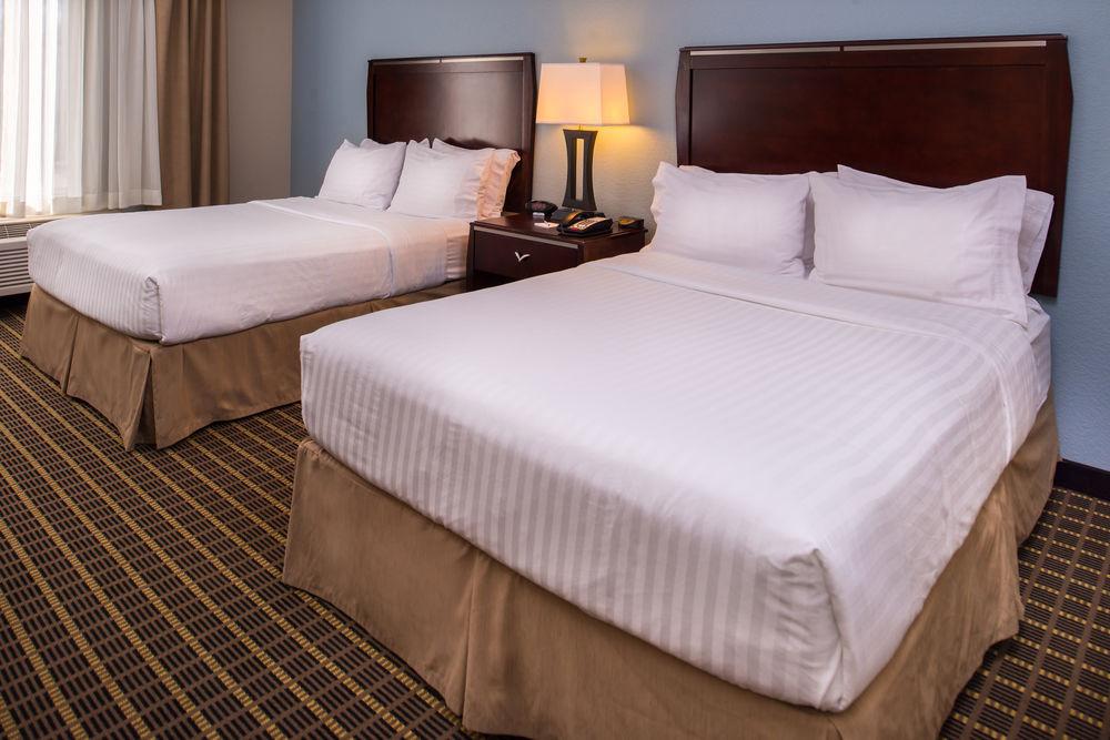 Holiday Inn Express & Suites Pittsburg