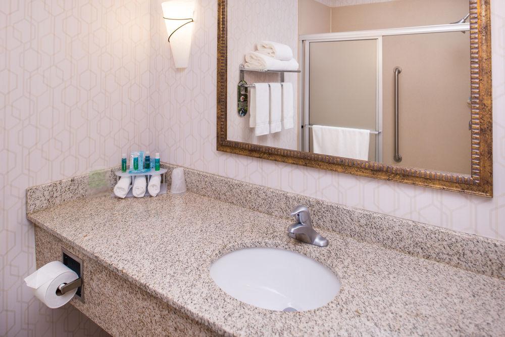 Holiday Inn Express & Suites Pittsburg