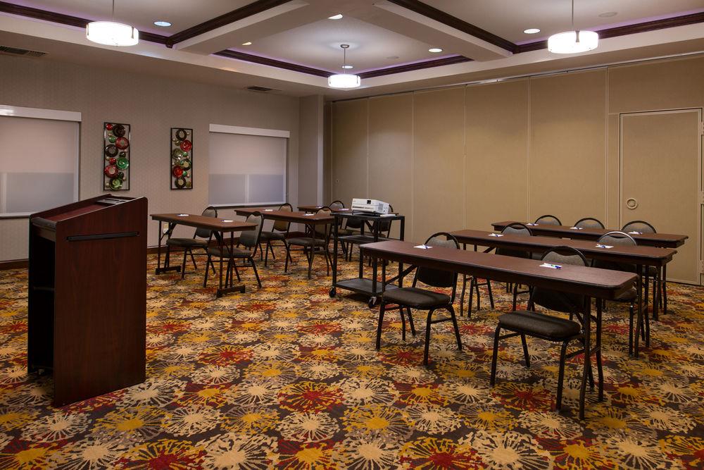 Holiday Inn Express & Suites Pittsburg