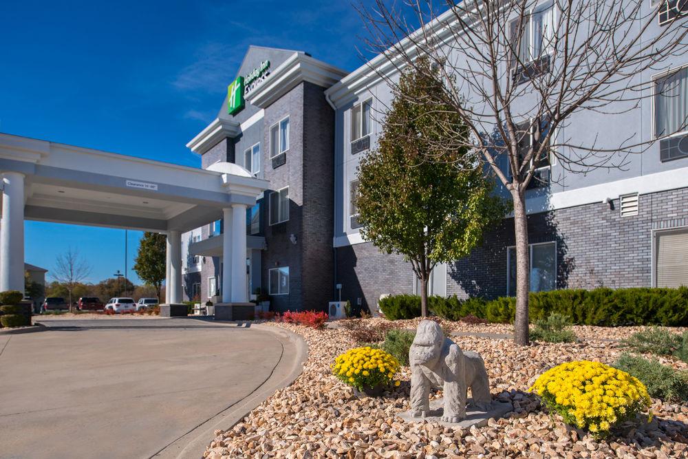 Holiday Inn Express & Suites Pittsburg