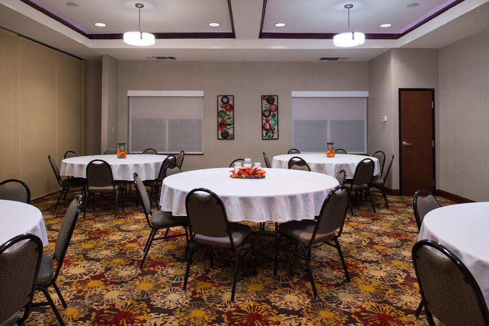 Holiday Inn Express & Suites Pittsburg