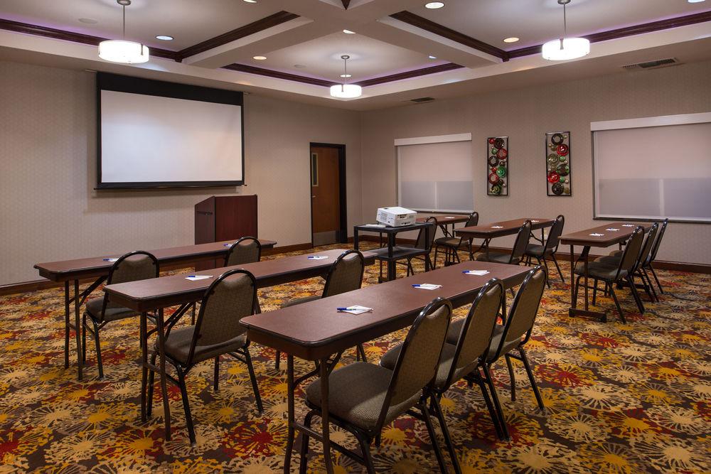 Holiday Inn Express & Suites Pittsburg
