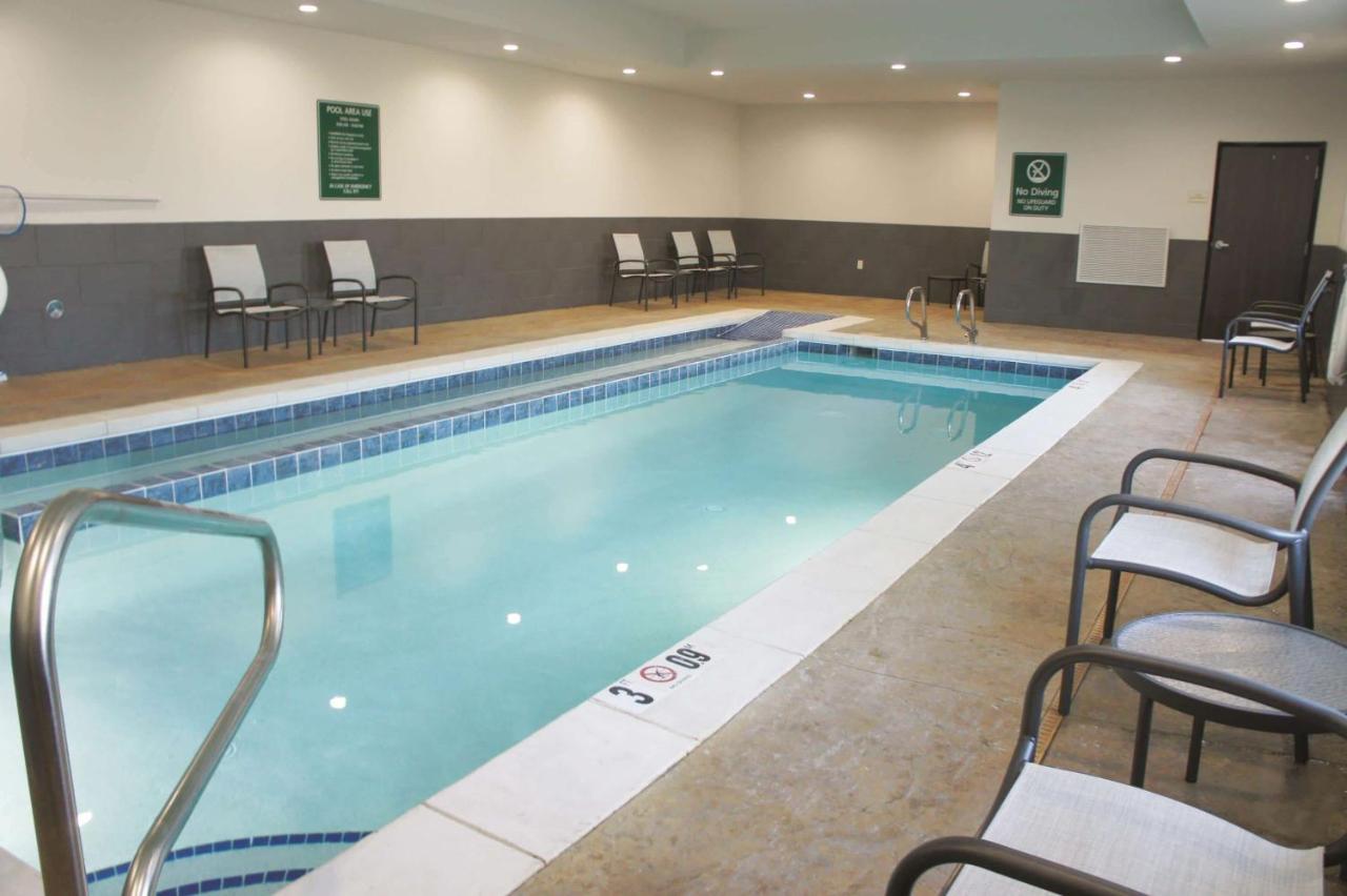La Quinta Inn & Suites by Wyndham Pittsburg