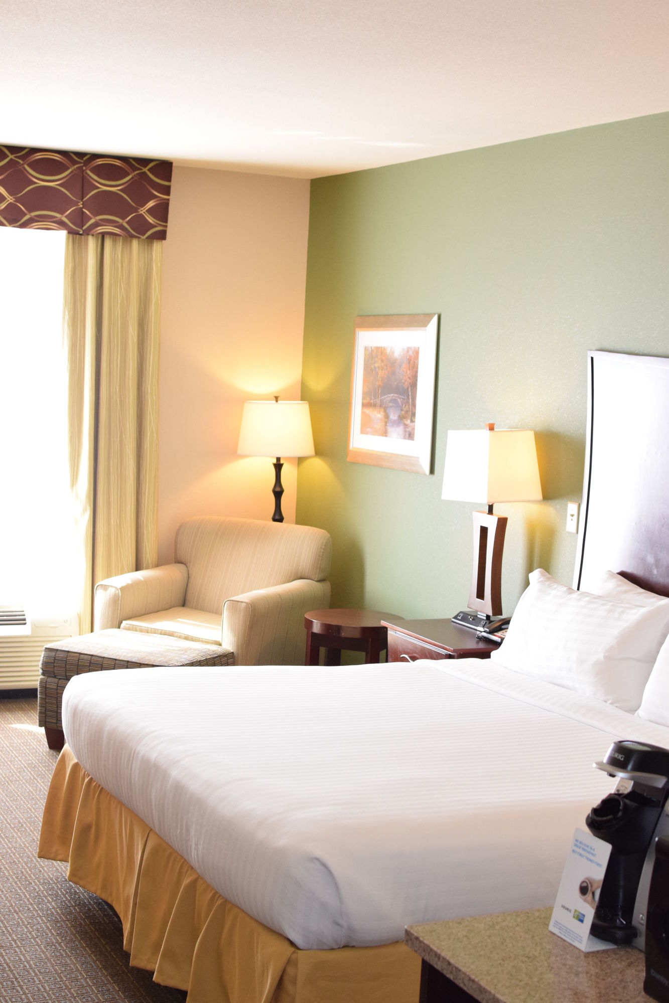 Holiday Inn Express Hotel & Suites Pratt