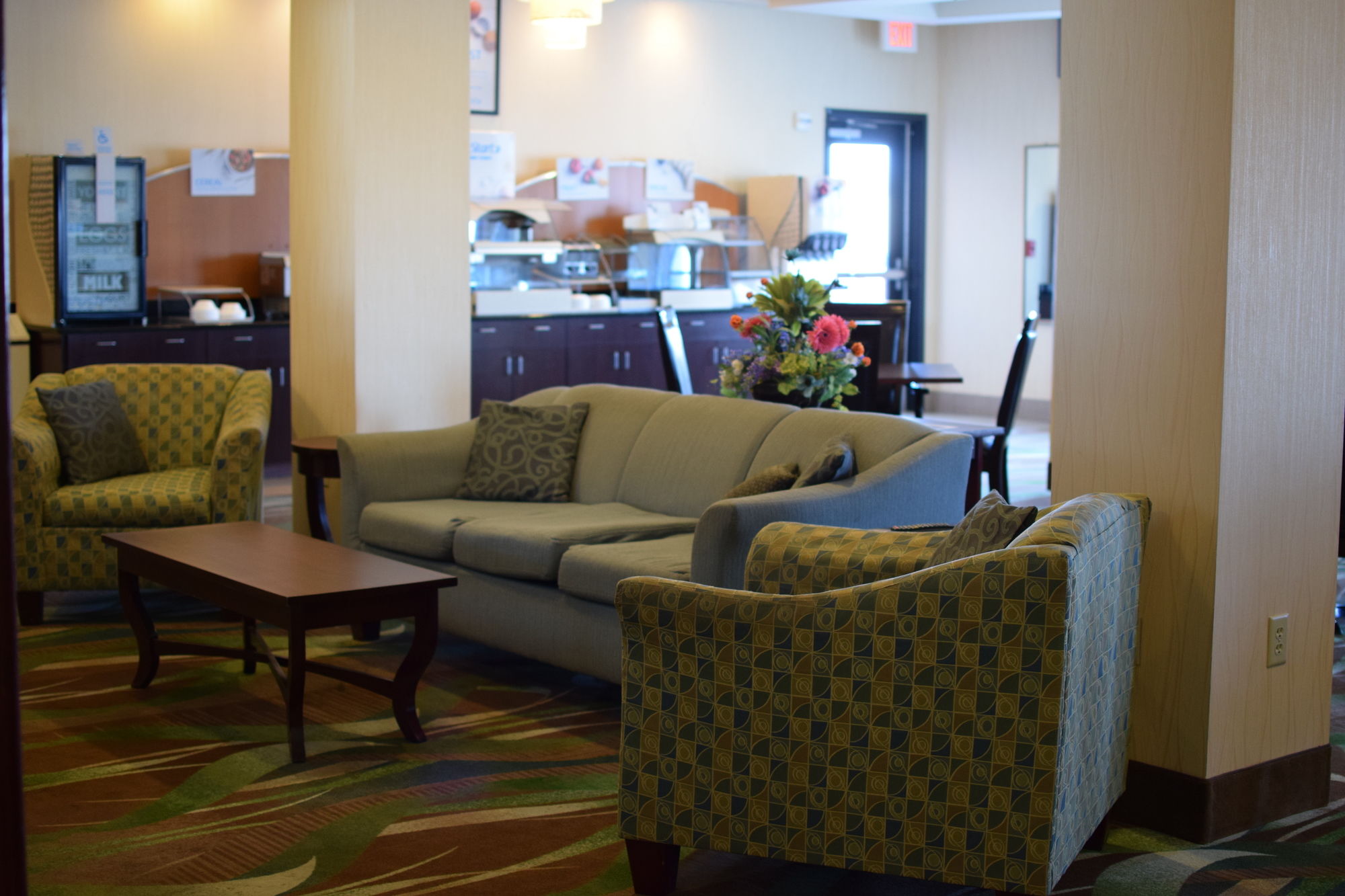 Holiday Inn Express Hotel & Suites Pratt
