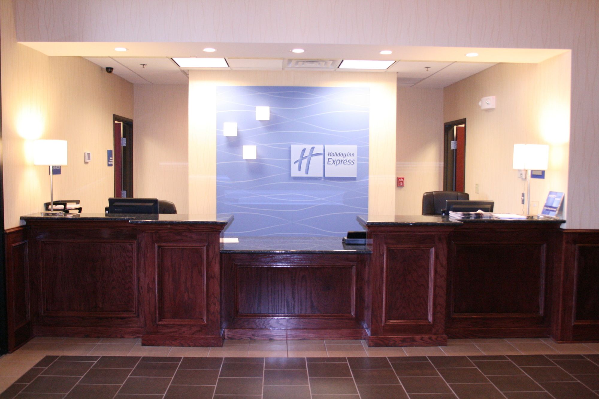 Holiday Inn Express Hotel & Suites Pratt
