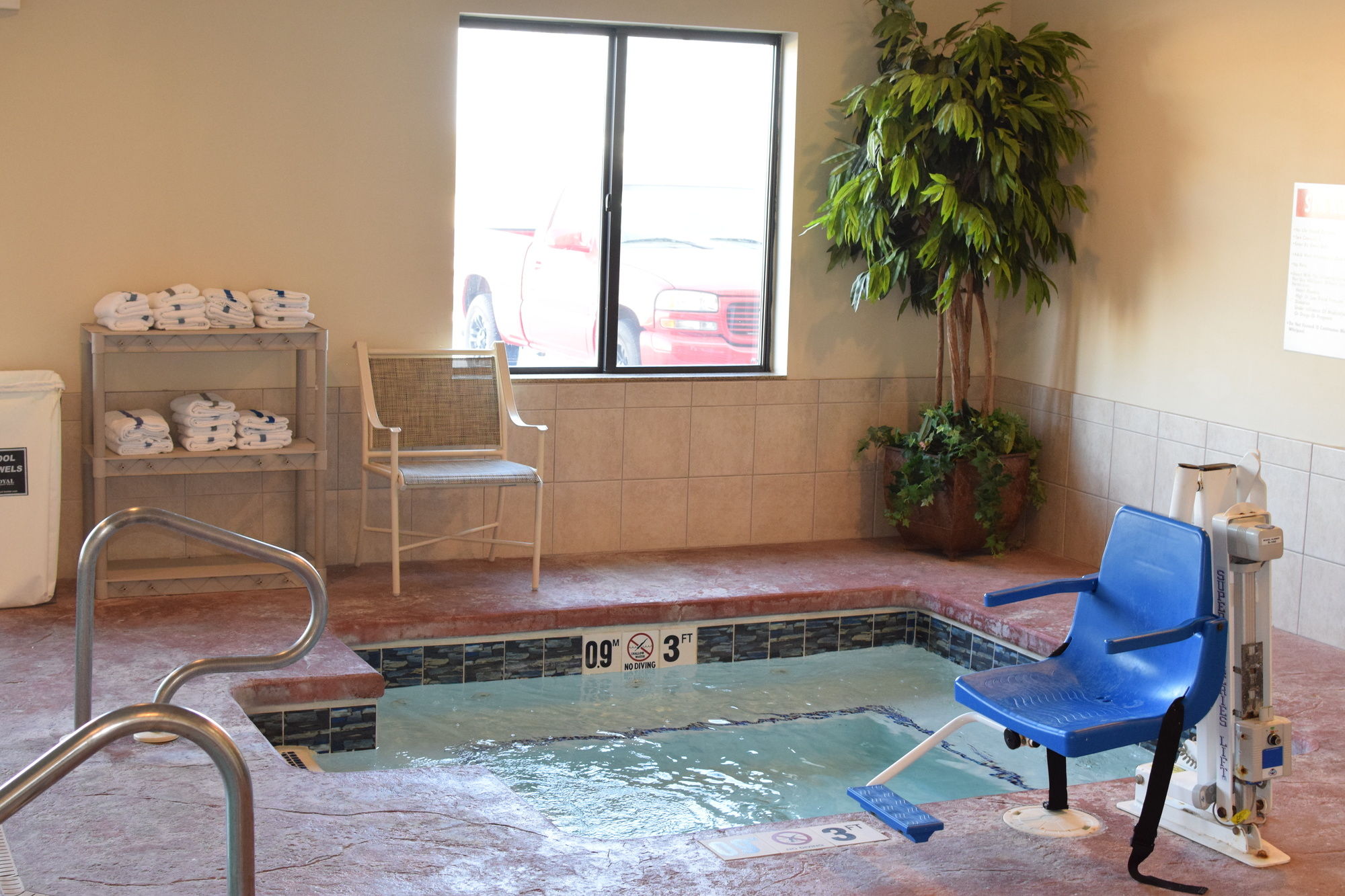Holiday Inn Express Hotel & Suites Pratt